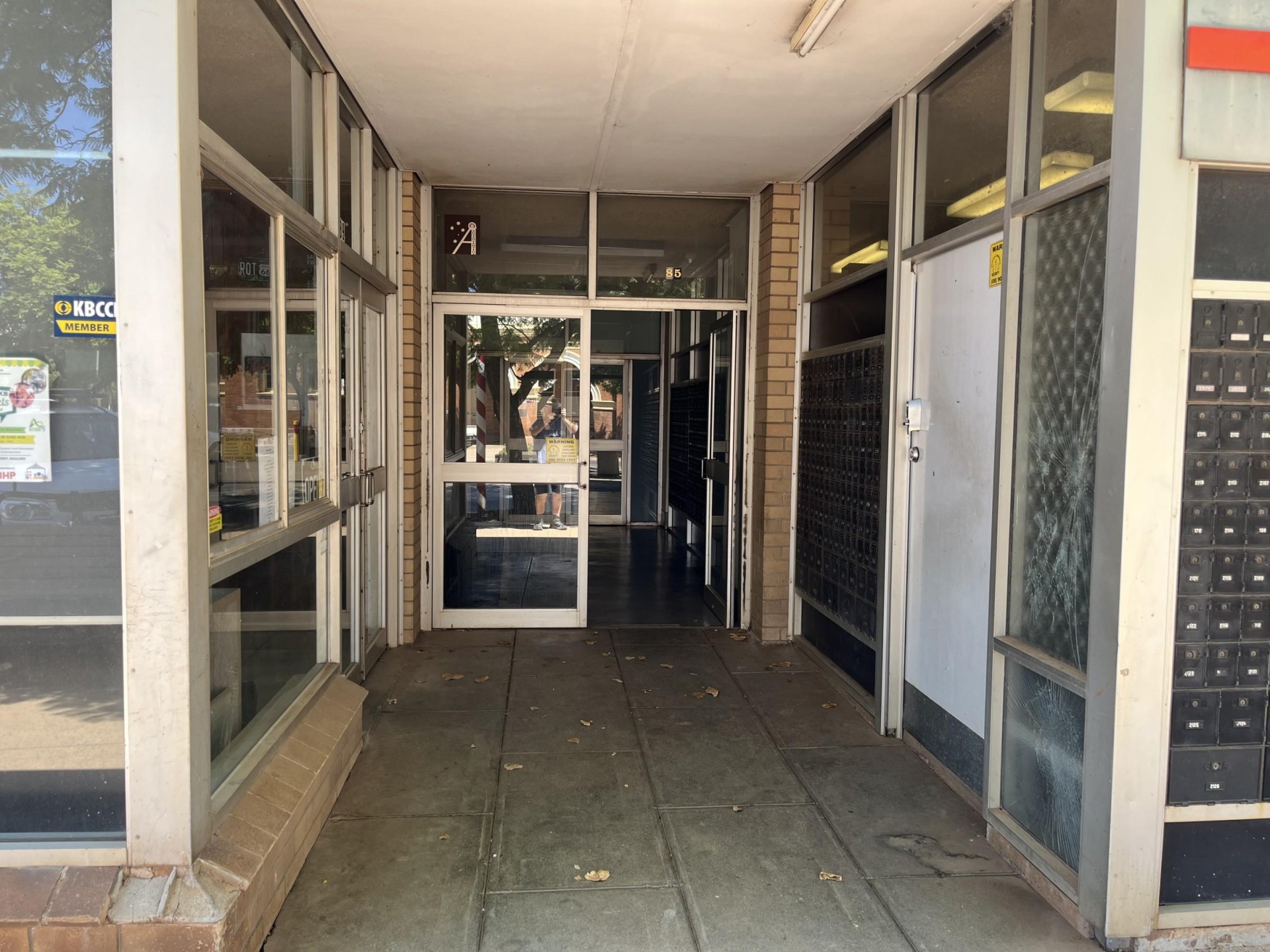 Golden Mile Post - 680091 3