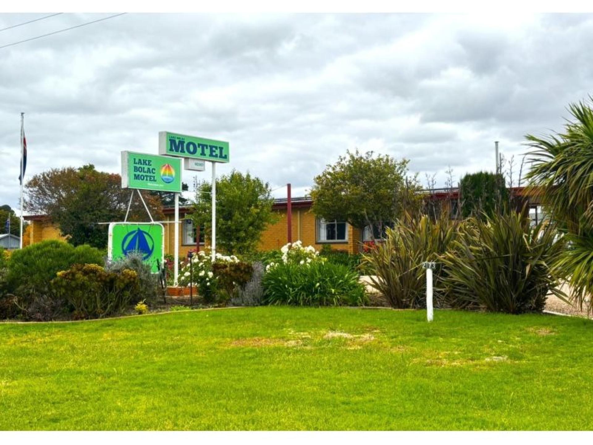 Under Contract - Lake 674640 1