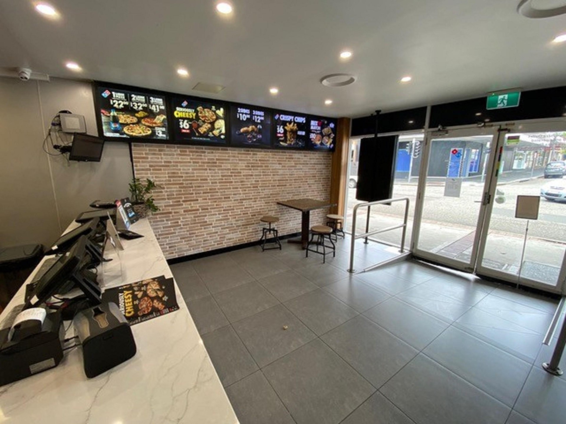 Dominos Pizza! The Entrance! 683135 3