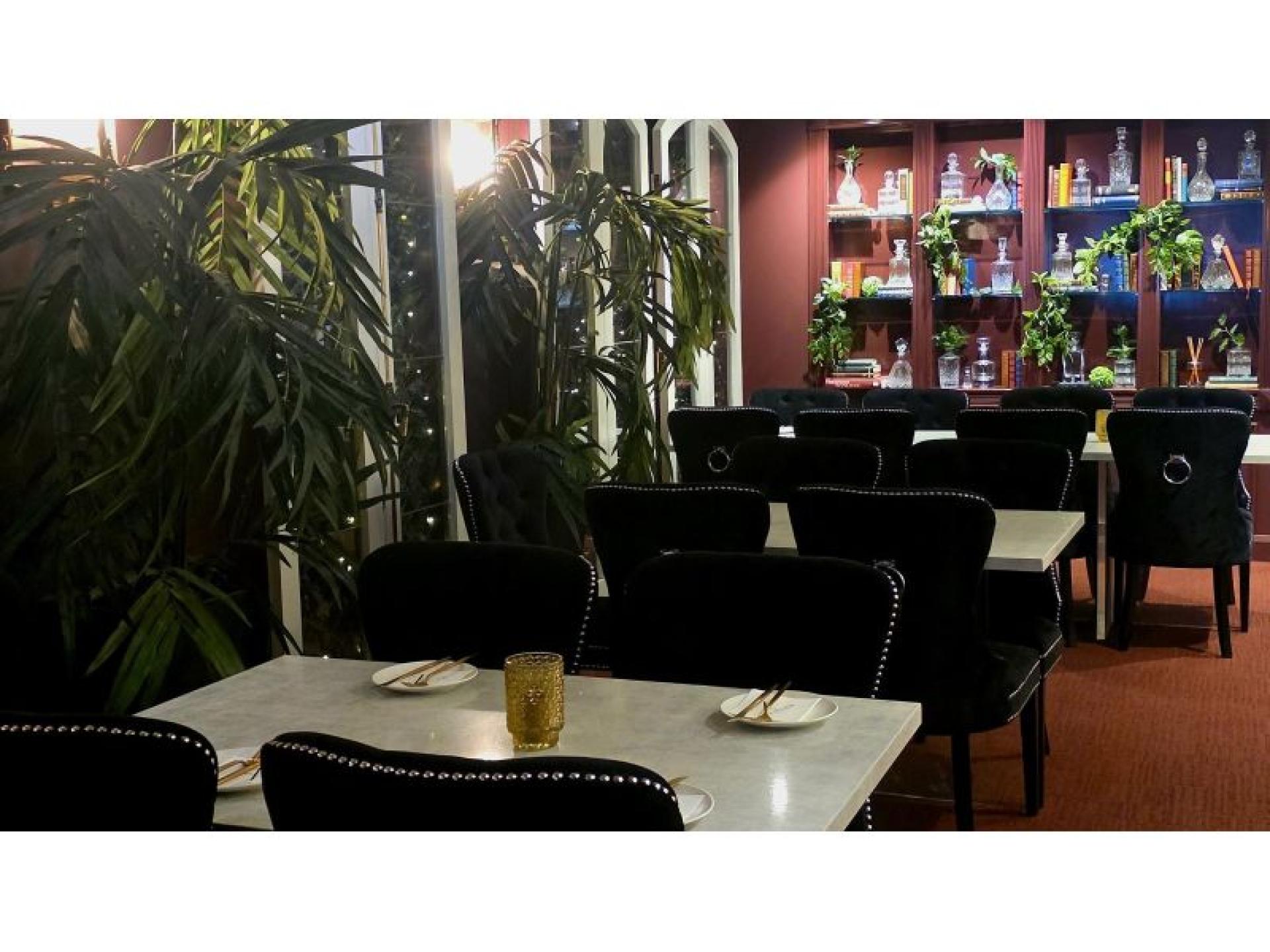 Refined Restaurant And Cocktail 682279 2