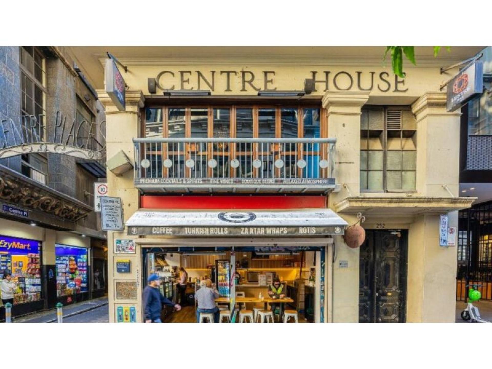 Iconic Melbourne Laneway Café 679823 1