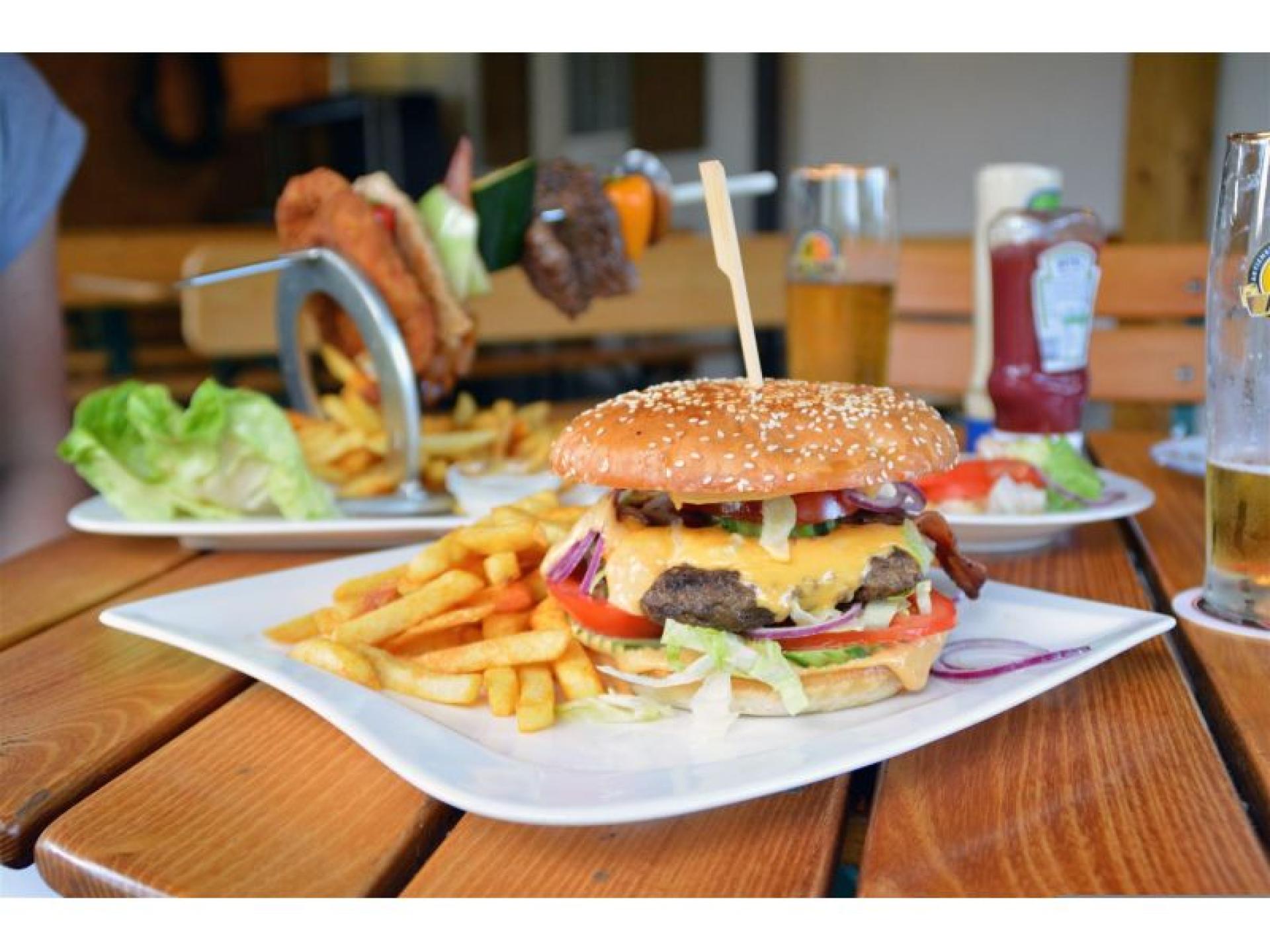 Stunning Cafe With Liquor 684722 2