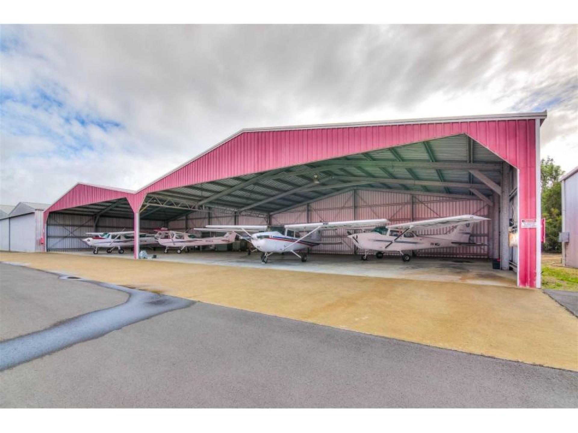 Flying School - Pilot 665362 3