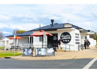 CAFE BUSINESS & HOUSE FOR SALE - Painters Cafe, Corowa NSW - 1P0542