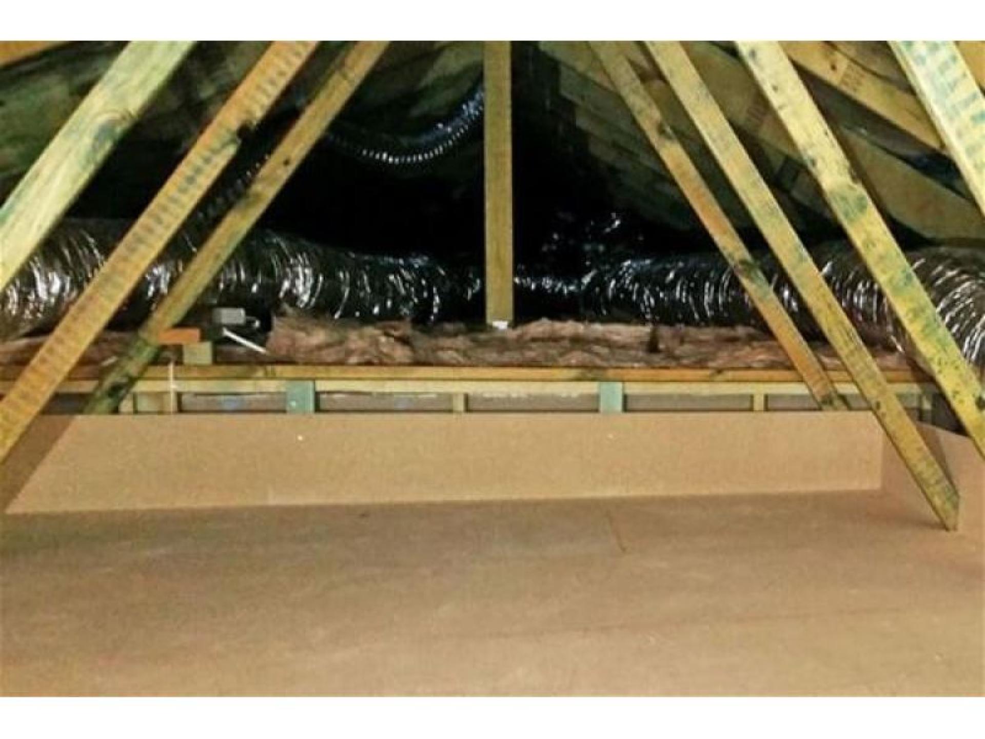 Well-established Ceiling Storage Installation 686678 3