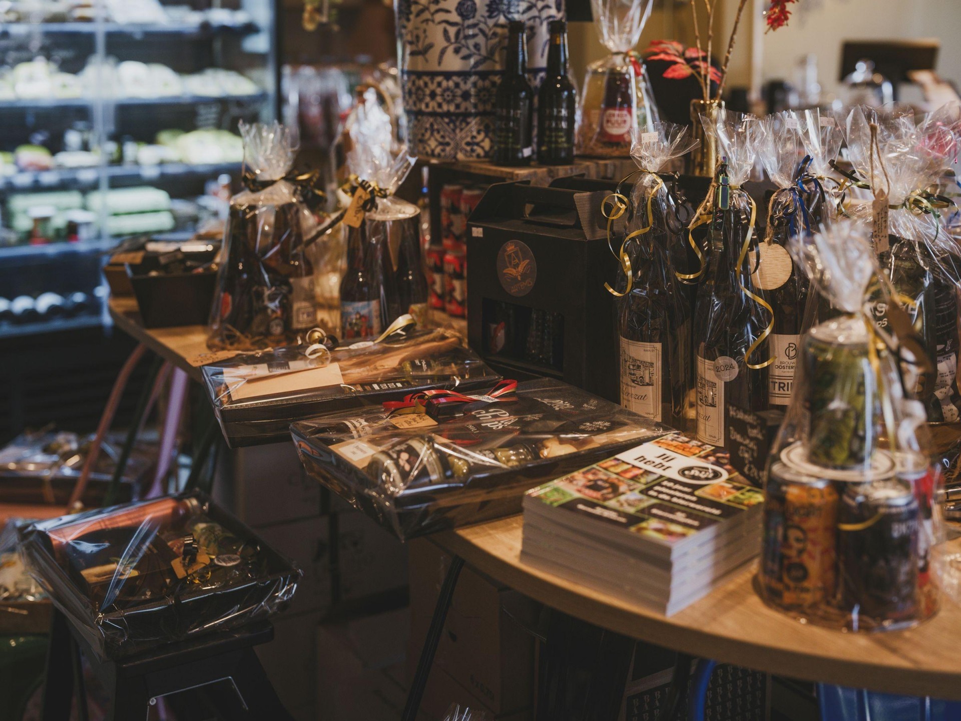 Gourmet Food Emporium 686350 2