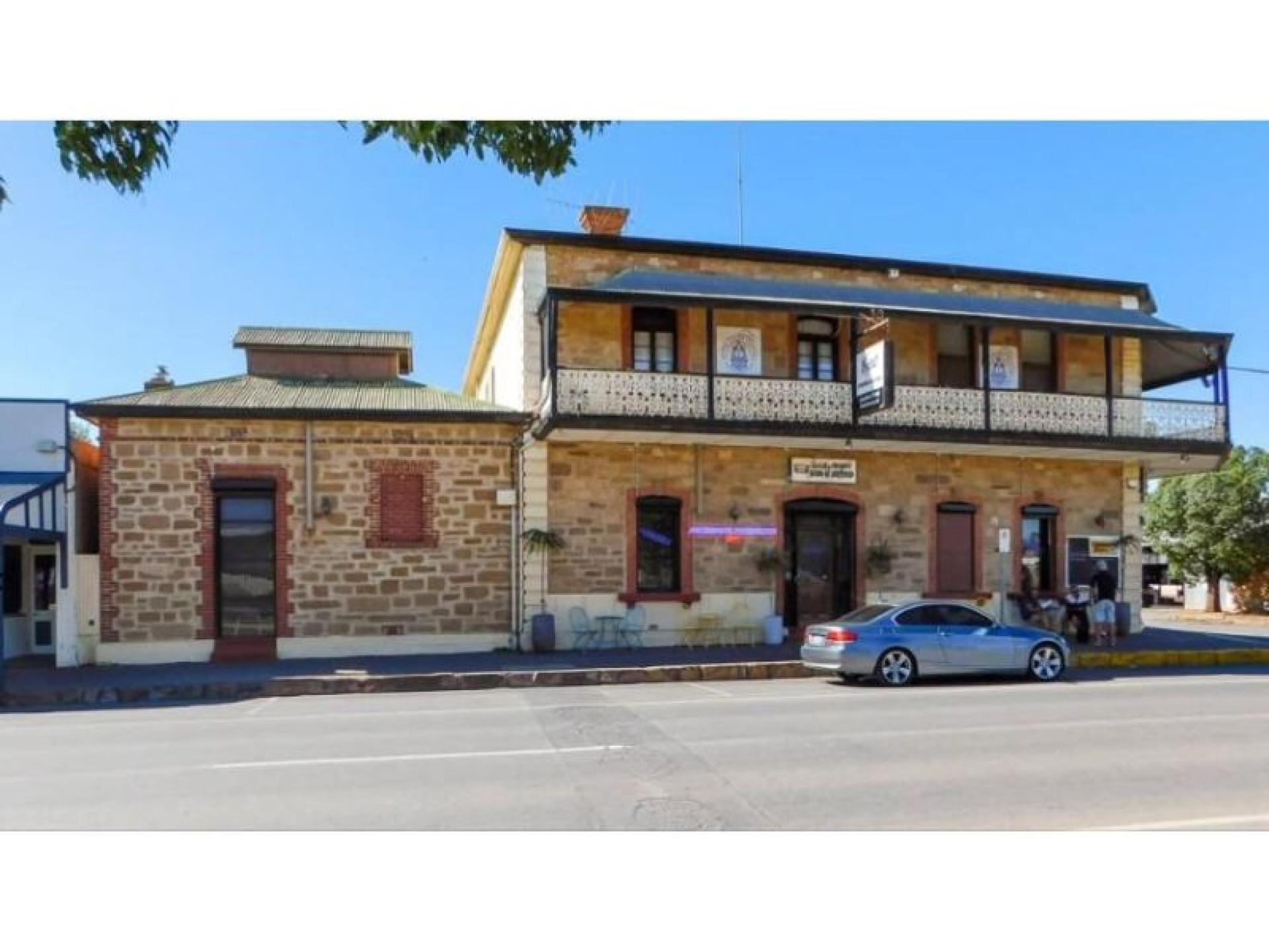 Junction Hotel - Freehold 681810 2