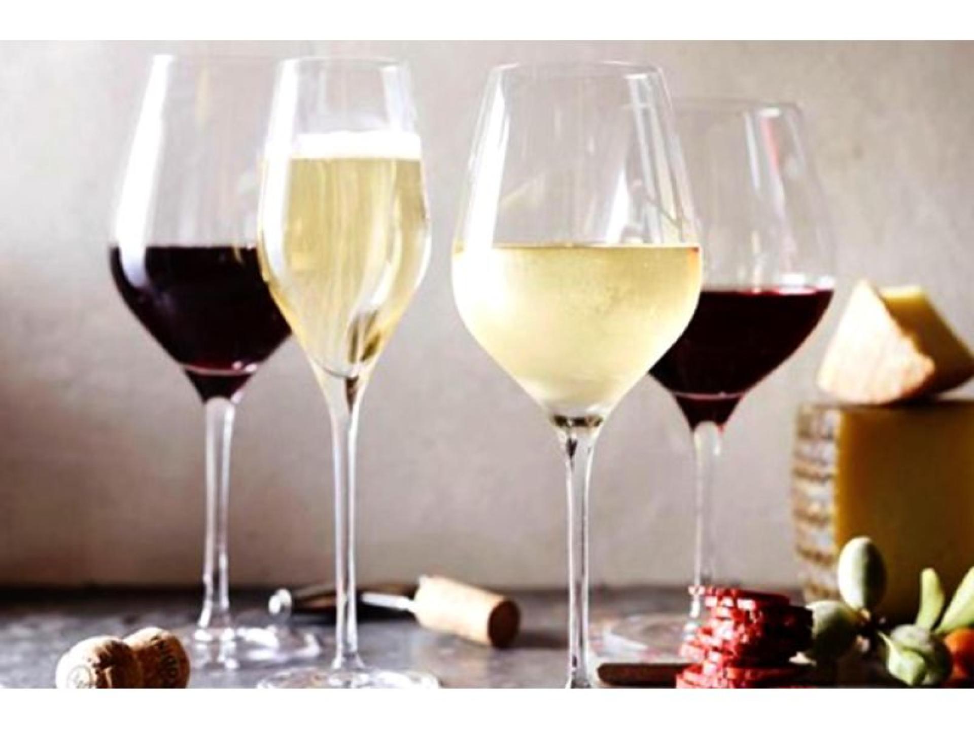 Popular Wine Bar  678892 1