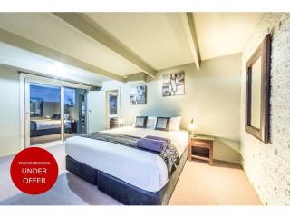 BY MOTEL ROOM, ONE OF THE TOP REGIONAL EARNERS - 2468ML