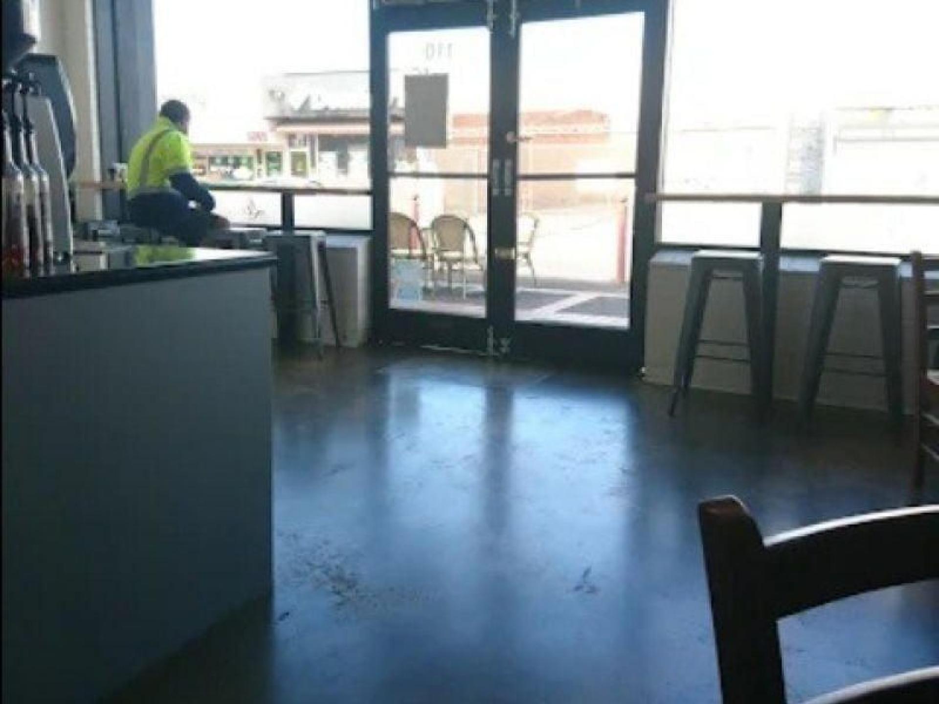 Established Cafe/restaurant Strong Local 677959 2