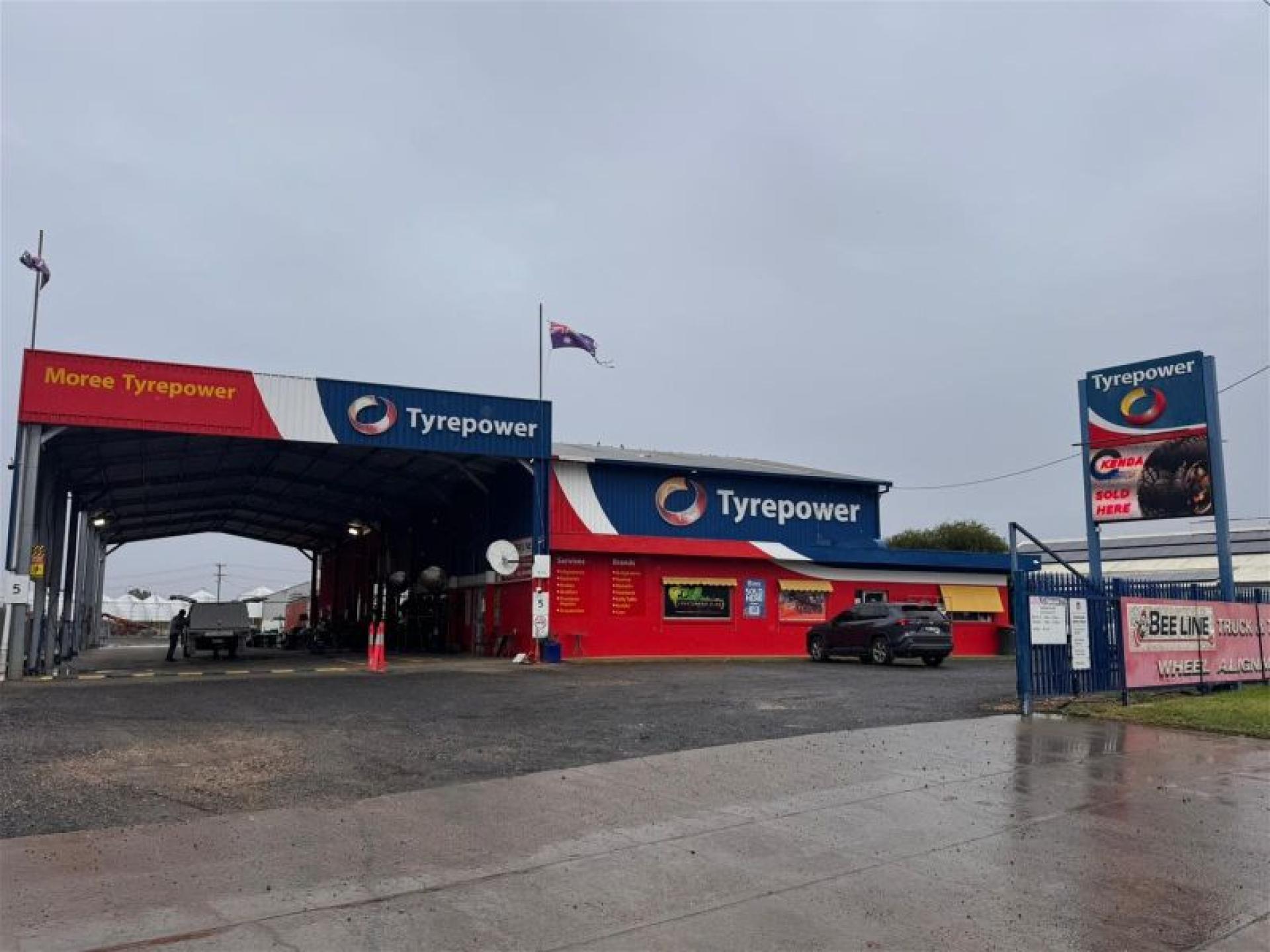 Tyre & Mechanical Powerhouse 678709 2