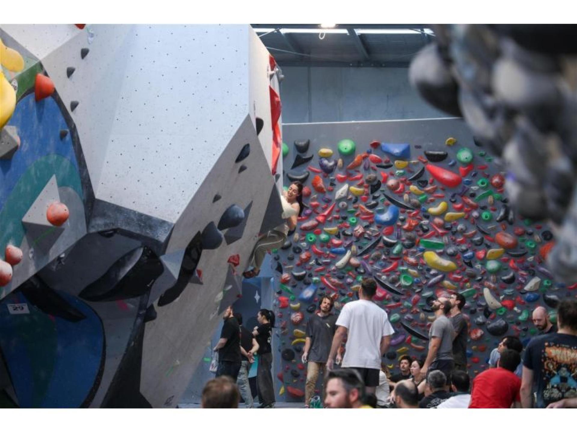 Indoor Climbing Gym - 674697 1