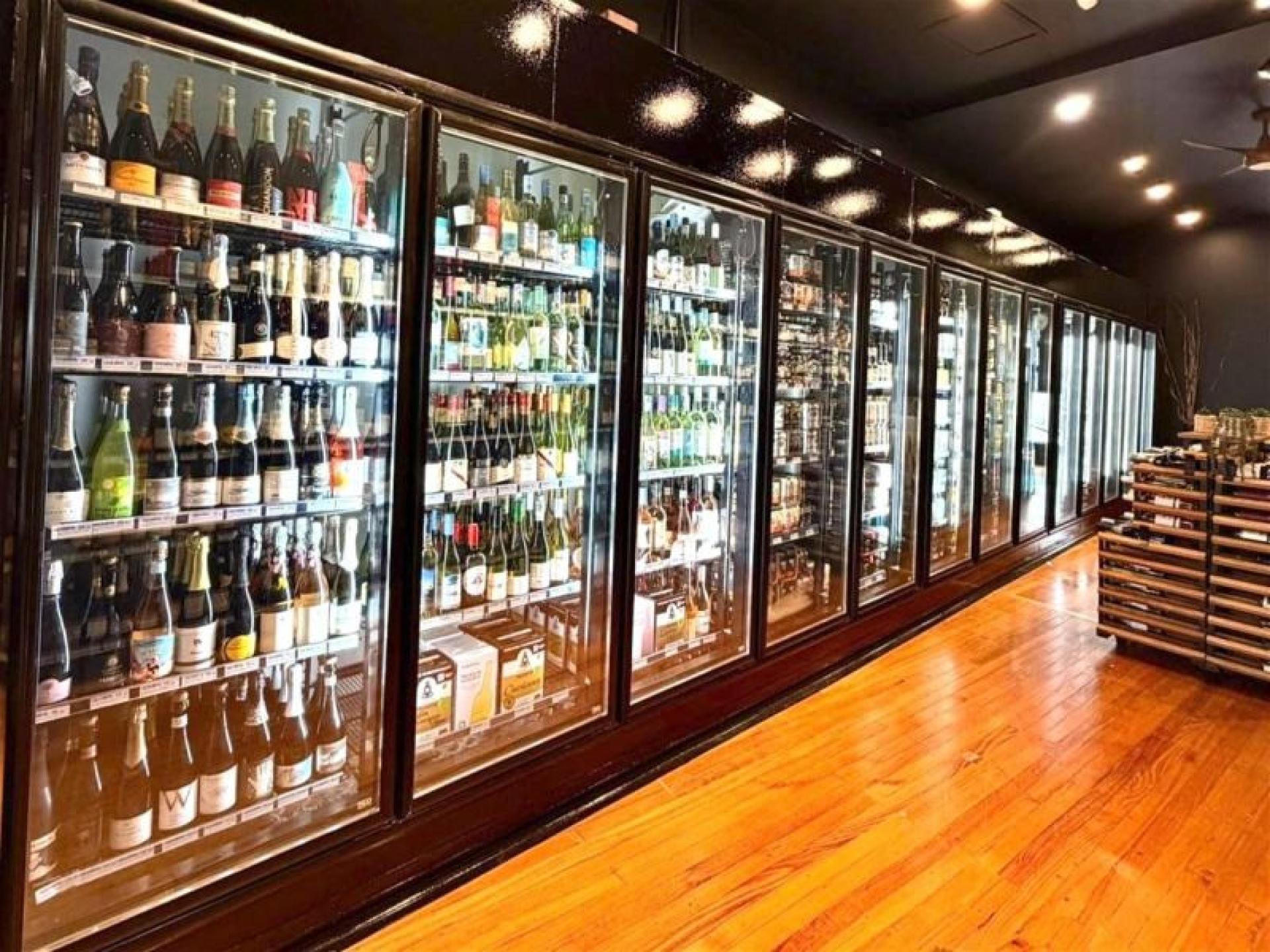 Bottle Shop & Cigarette 686544 2