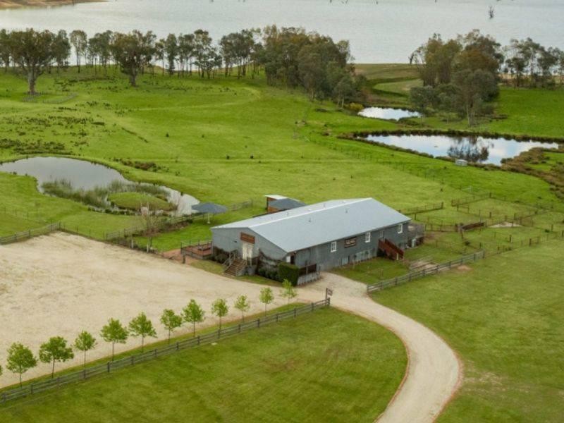 Renowned Wedding Venue & 683525 3