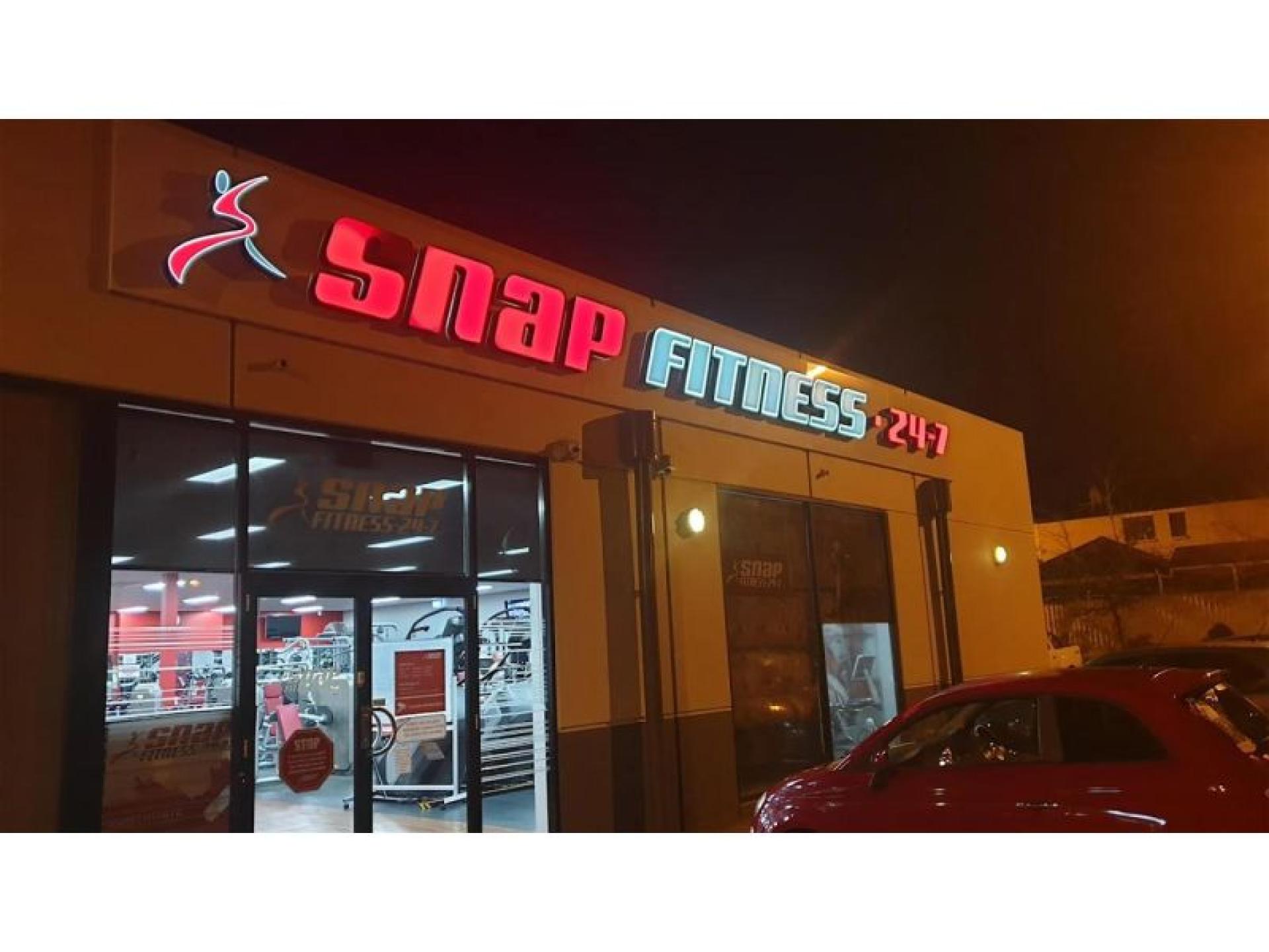Dual 24/7 Snap Fitness 677288 3