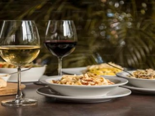 LICENCED CAFÉ/RESTAURANT OPPORTUNITY 10 MINS FROM CITY EXPRESSIONS OF INTEREST CIRCA $125,000+GST