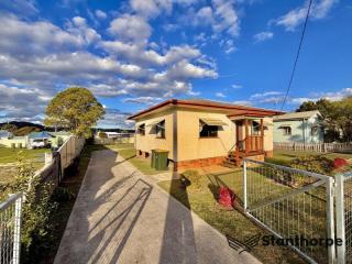 STANTHORPE 1,012 M2 ELEVATED POSITION WITH TOWN VIEWS SOLID 2 BEDROOM