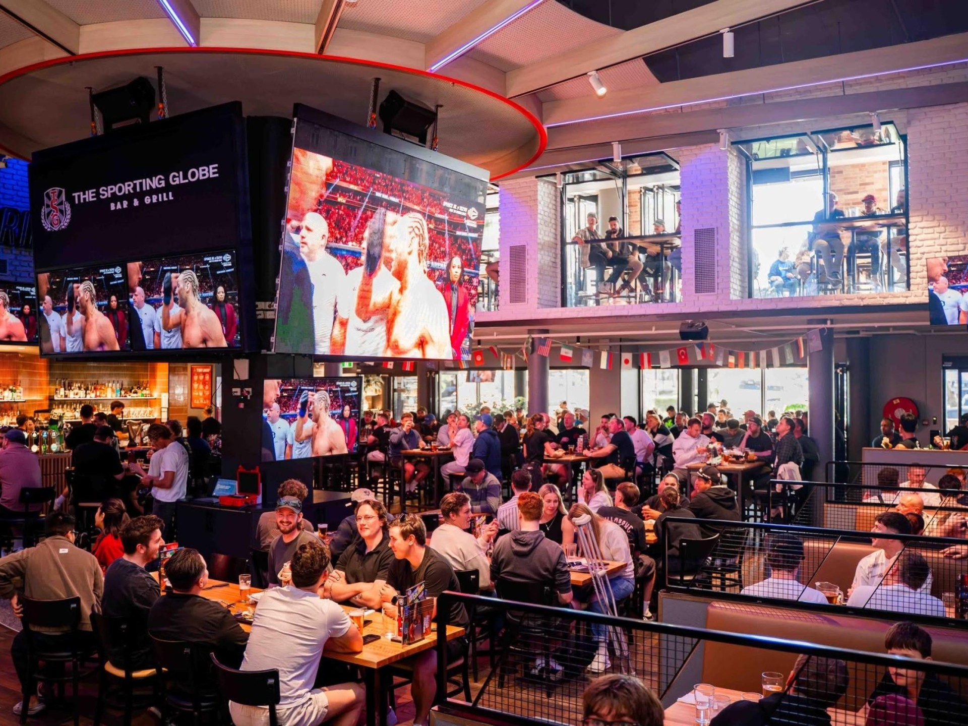 The Sporting Globe Bar 685779 1