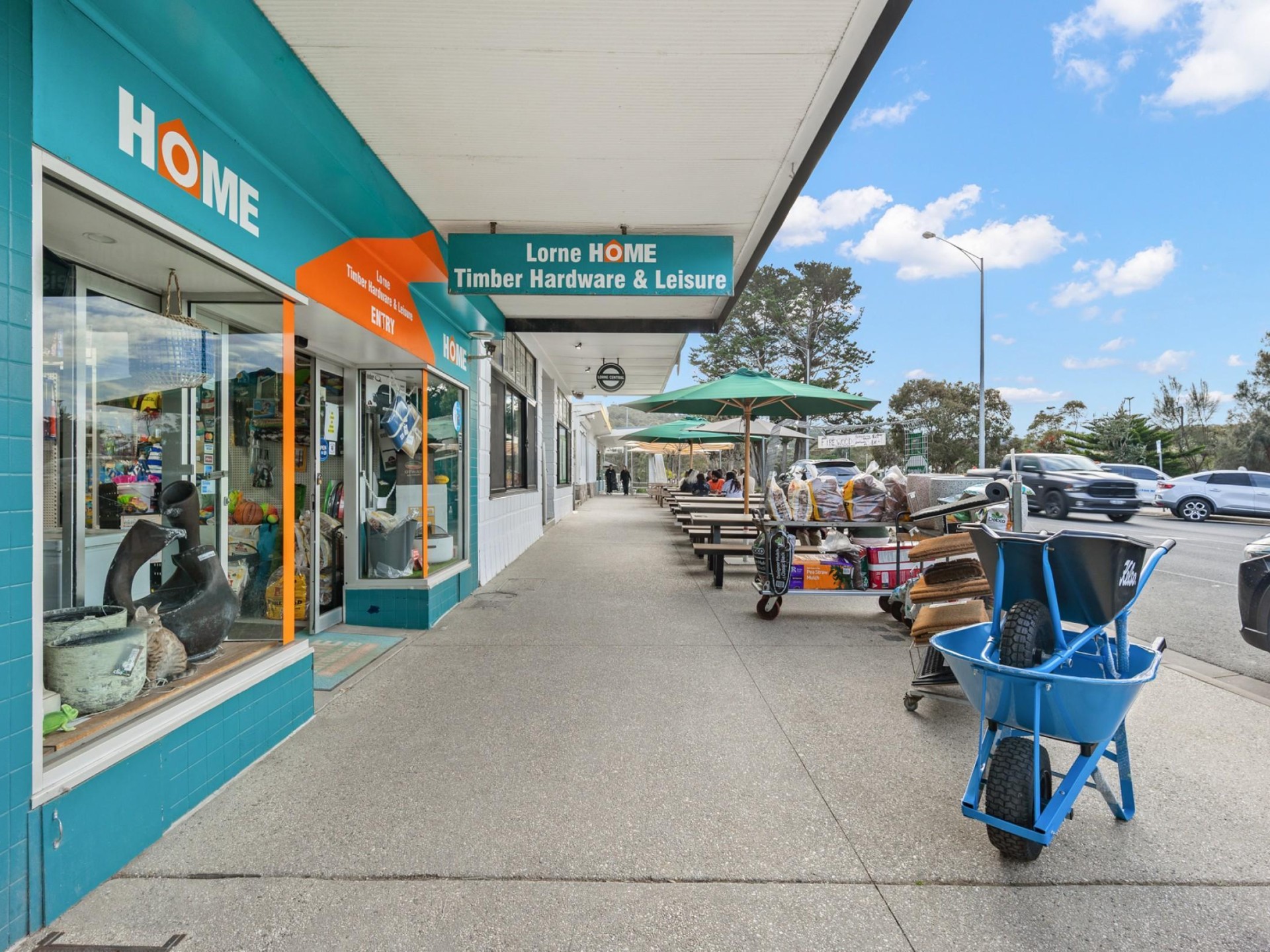 Iconic Hardware And Lifestyle 667235 3