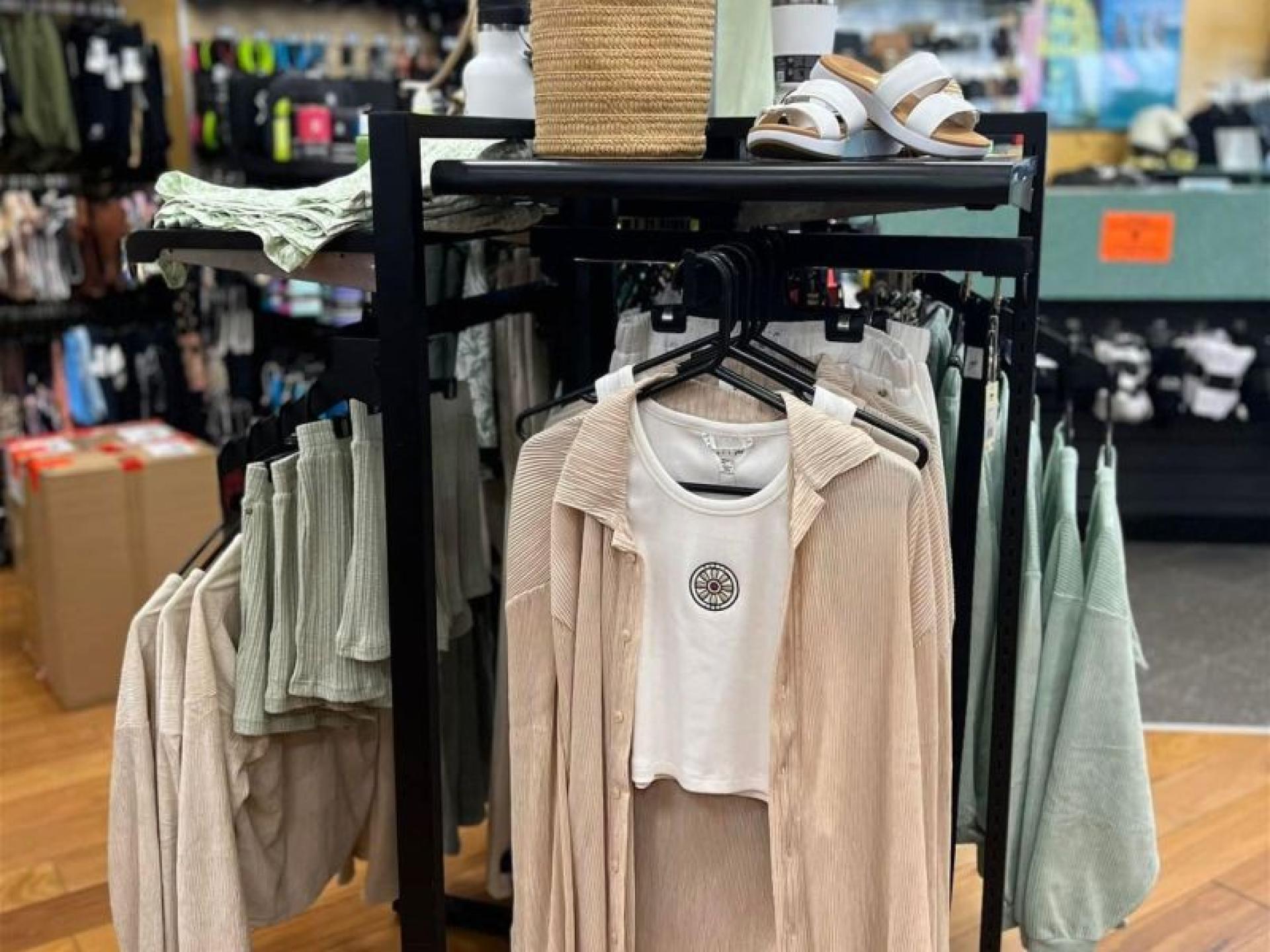 Popular Surf Retail Business 677535 2