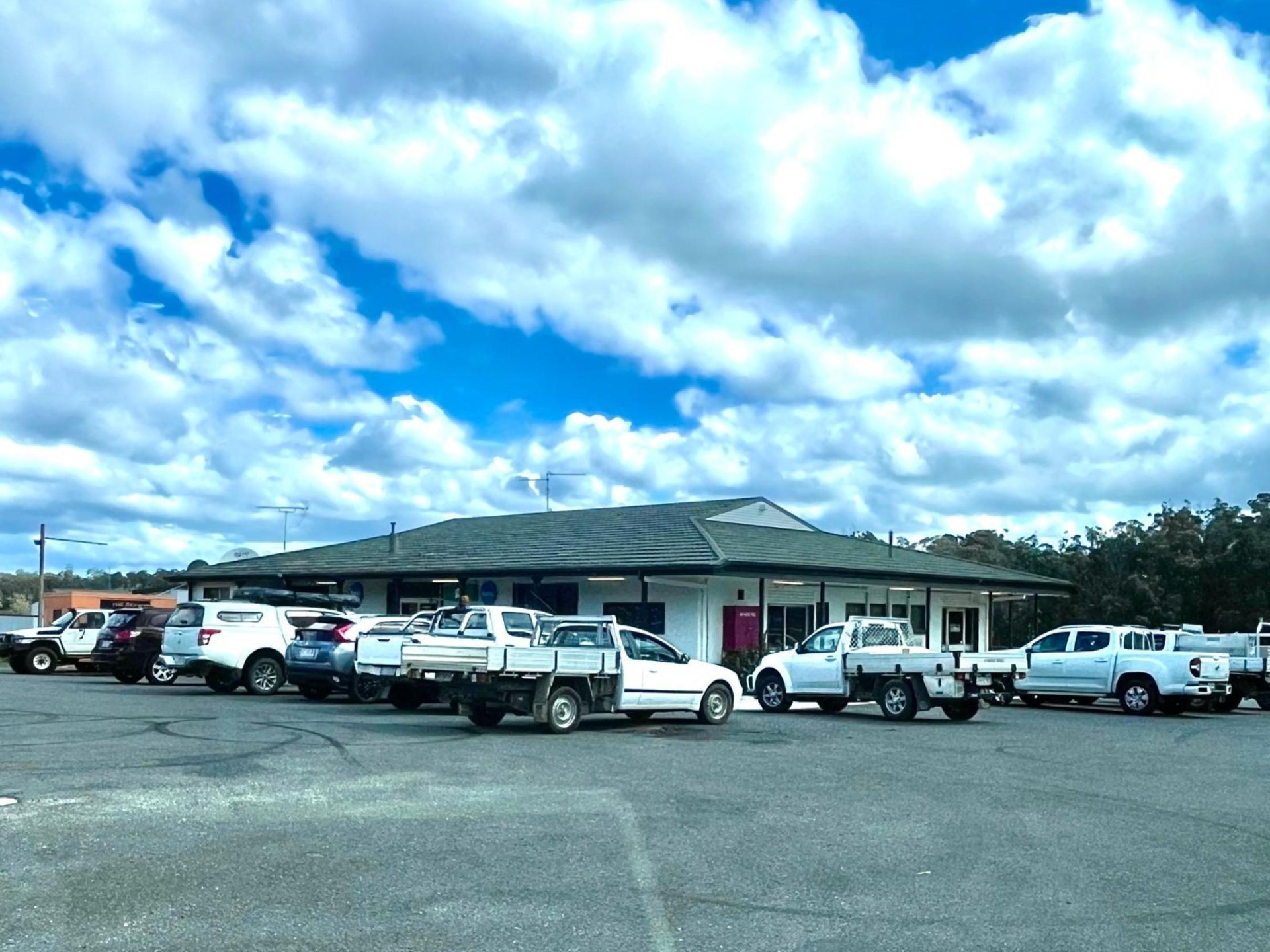 Bottle Shop And Tavern 673220 2