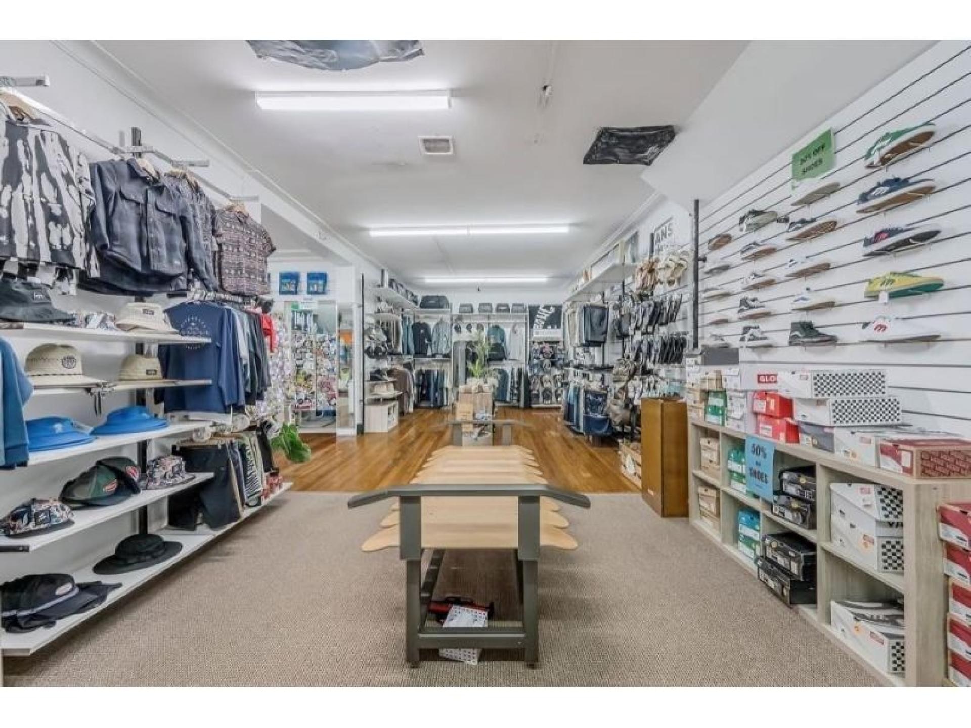 Surf Skate And Retail 681130 2