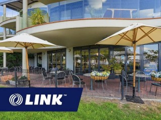 Busy Beachside Cafe & Bar