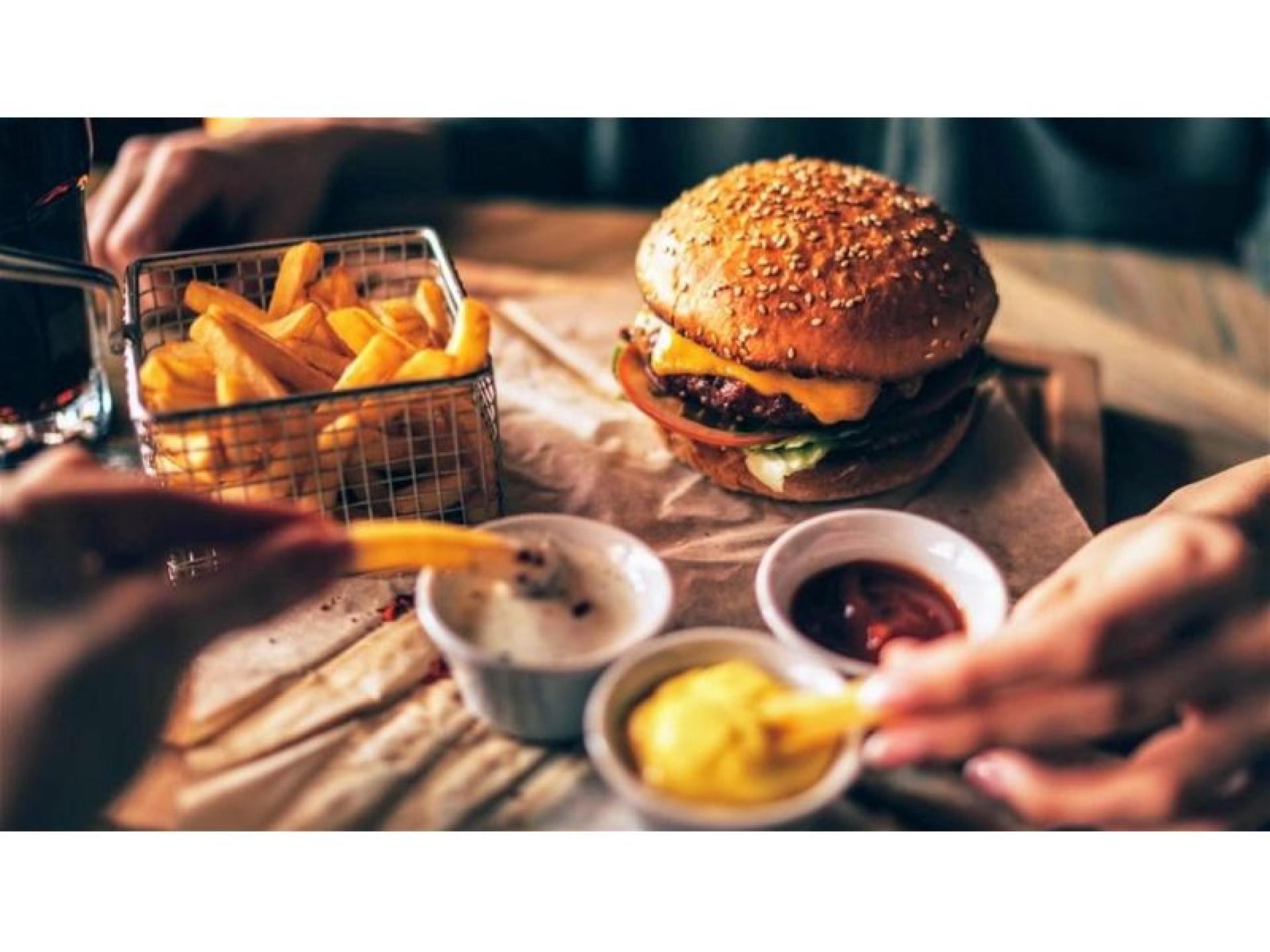 Pizza & Burger Bar 669540 2