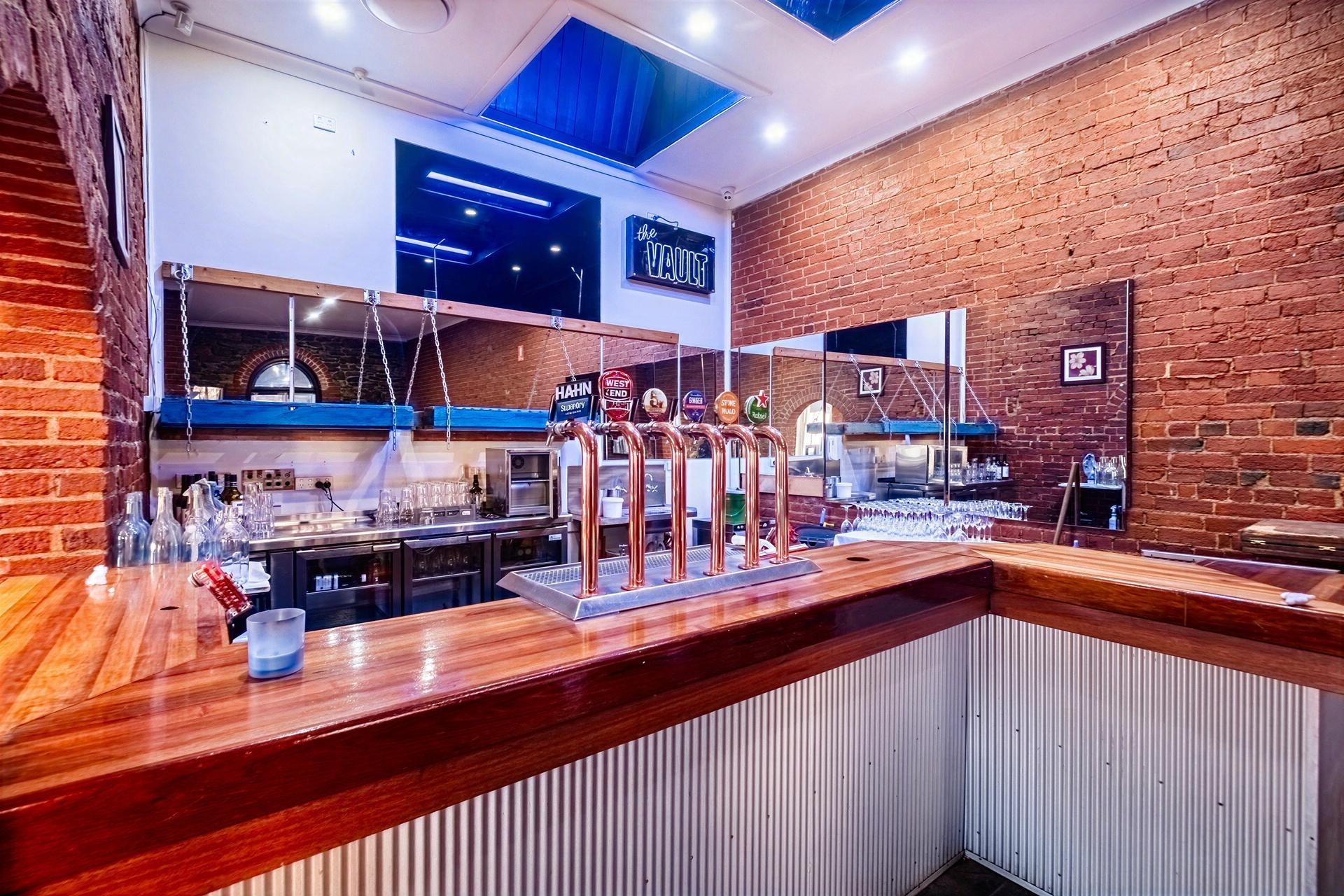 Iconic Hotel/ Restaurant Business 684642 3