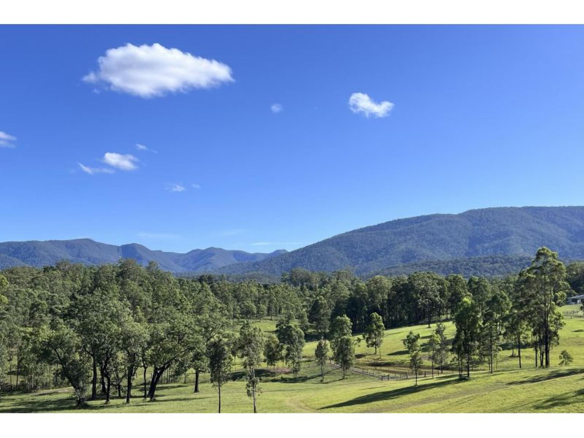 Modern Homestead & Acreage 677901 3