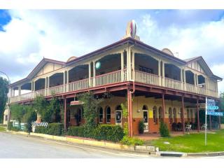 FREEHOLD - Royal Hotel, Adelong NSW - 1P0607