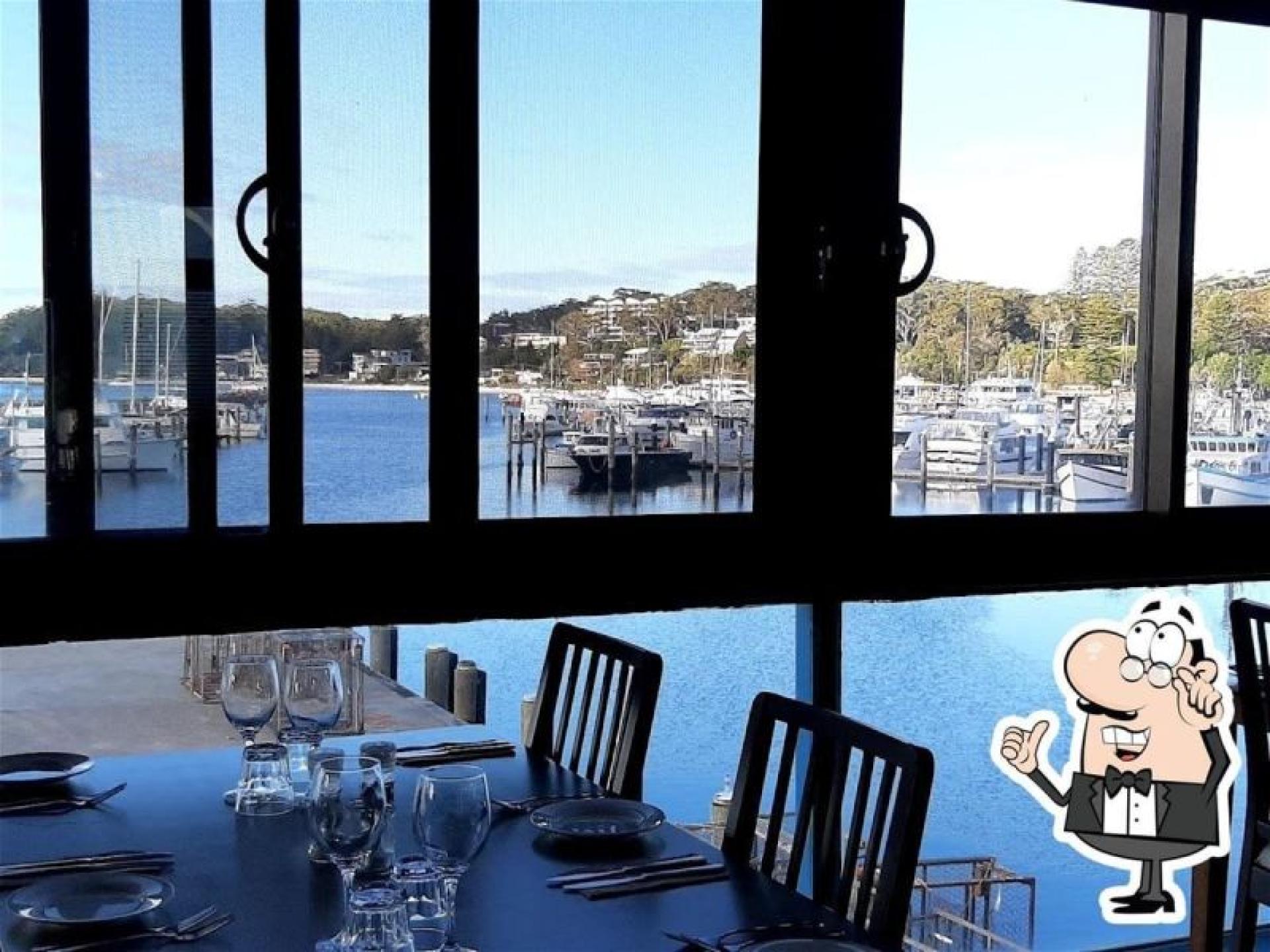 Waterfront Dining 681162 3
