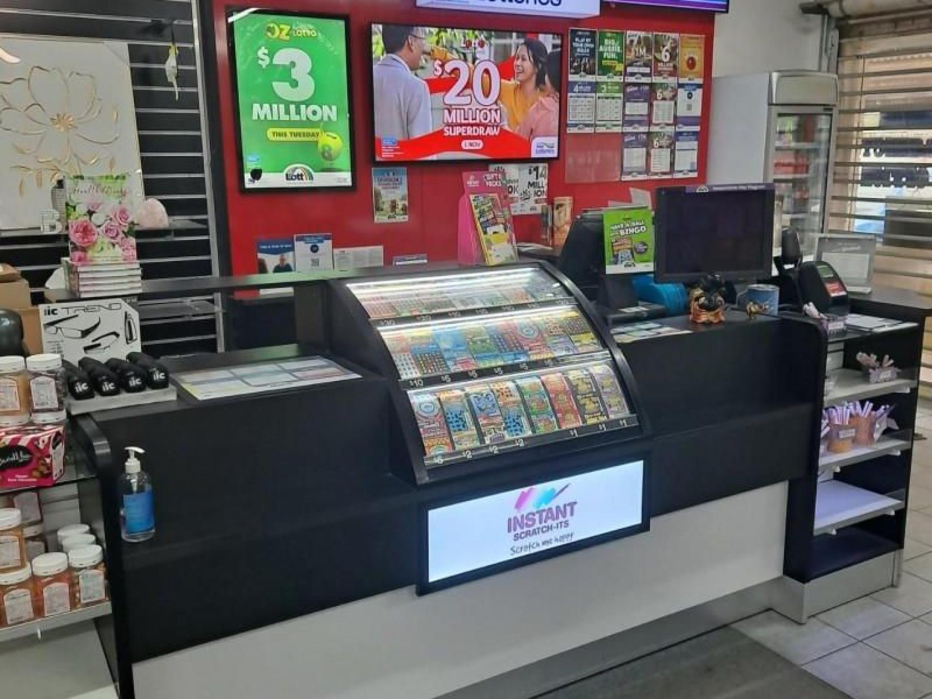 Lakeside Lpo & Newsagency 673843 1