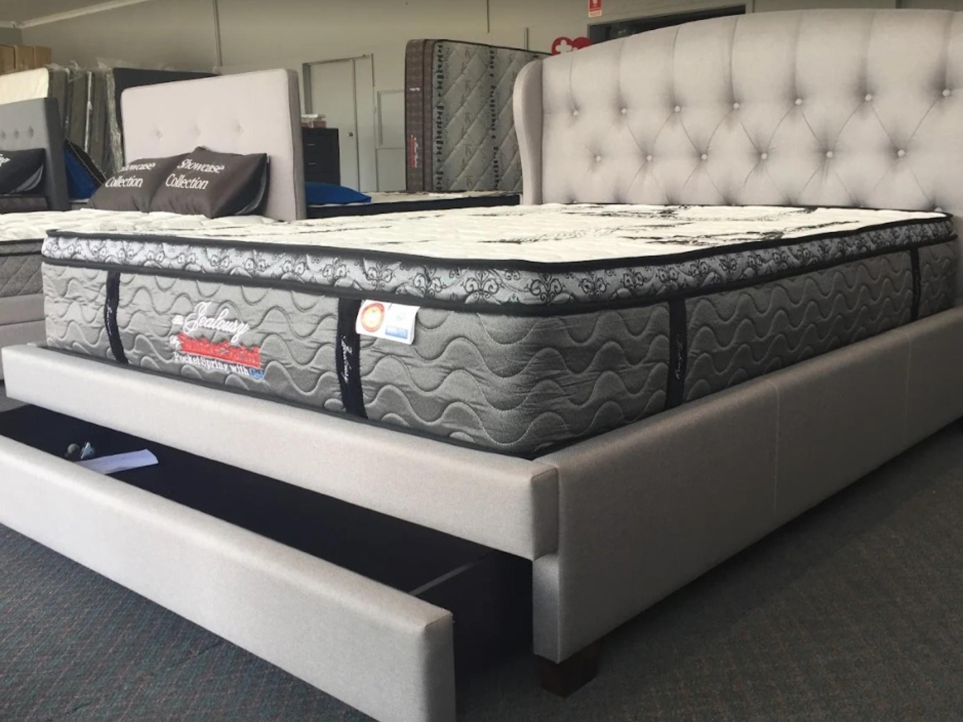 Well-established Bedding & Furniture 686504 1