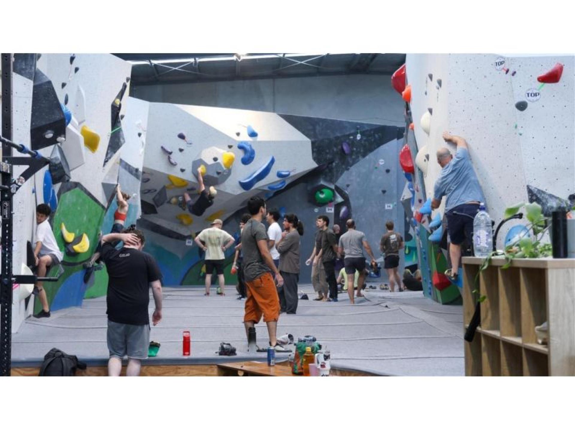 Indoor Climbing Gym - 674697 2