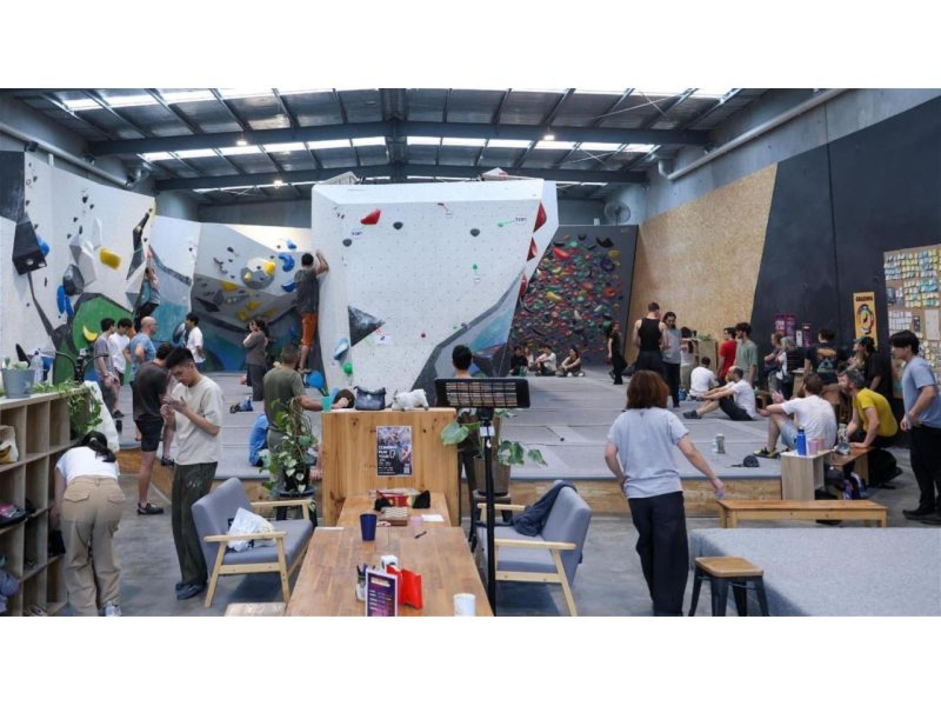 Indoor Climbing Gym - 674697 3