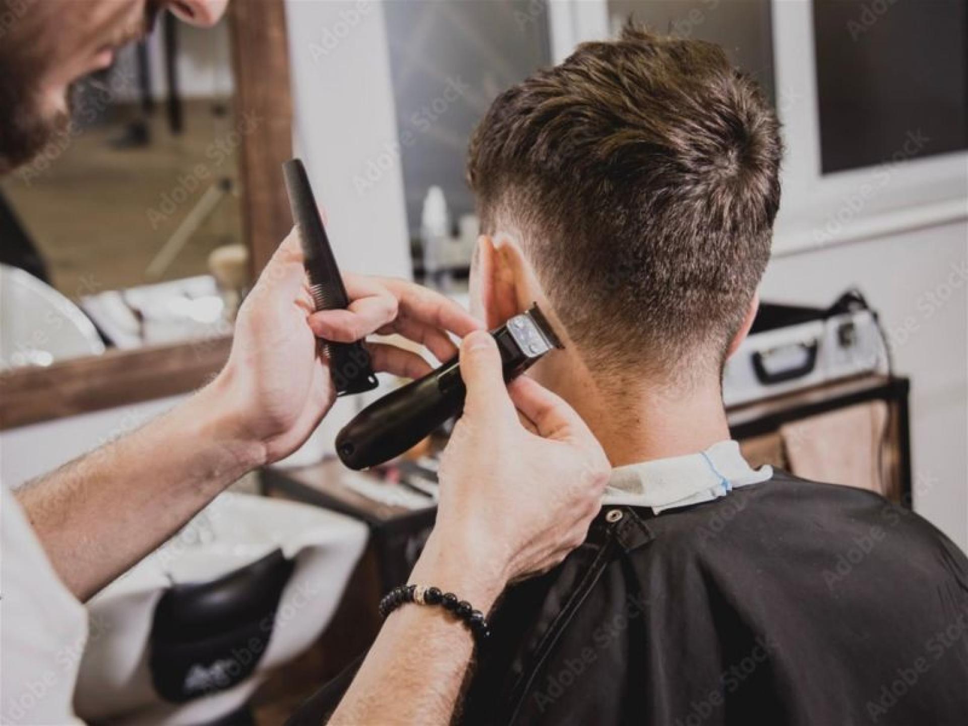 Premium Established Barbershop - 679070 2
