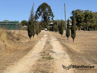 SEVERNLEA VIA STANTHORPE - 2 BEAUTIFUL RESIDENCES + GREAT SHEDS + GREAT VIEWS