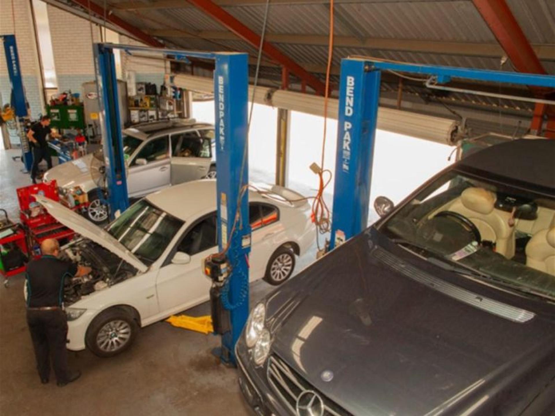 Specialist European Automotive Workshop 682048 2