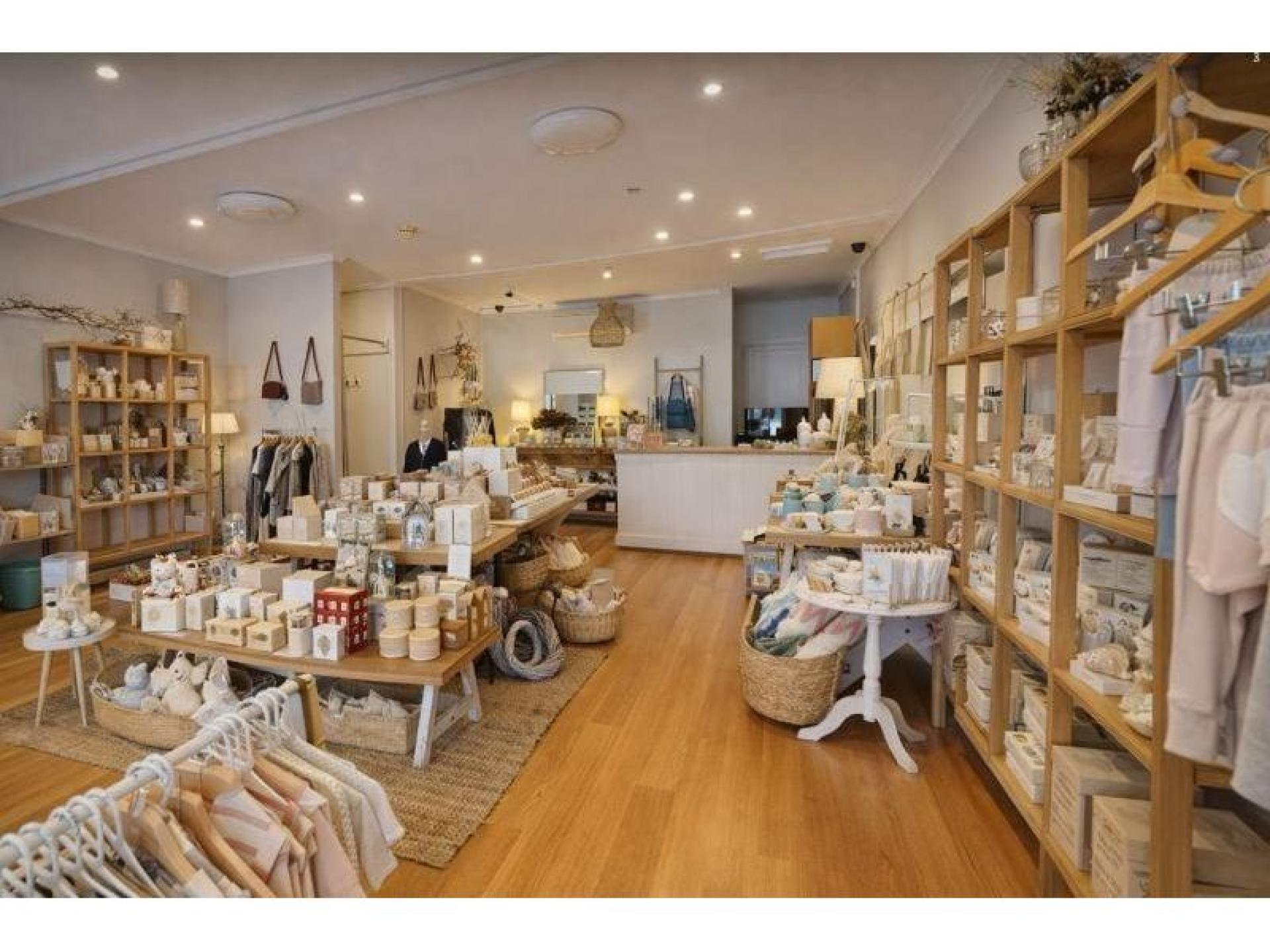 Homewares & Clothing Retail 678152 3