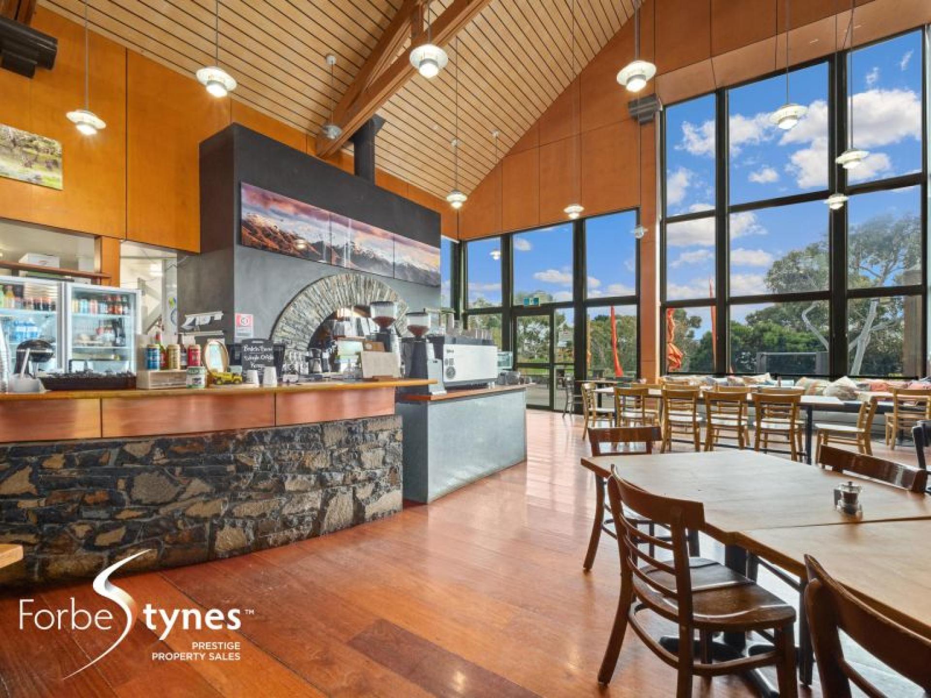 Large Licenced Café – 682840 1