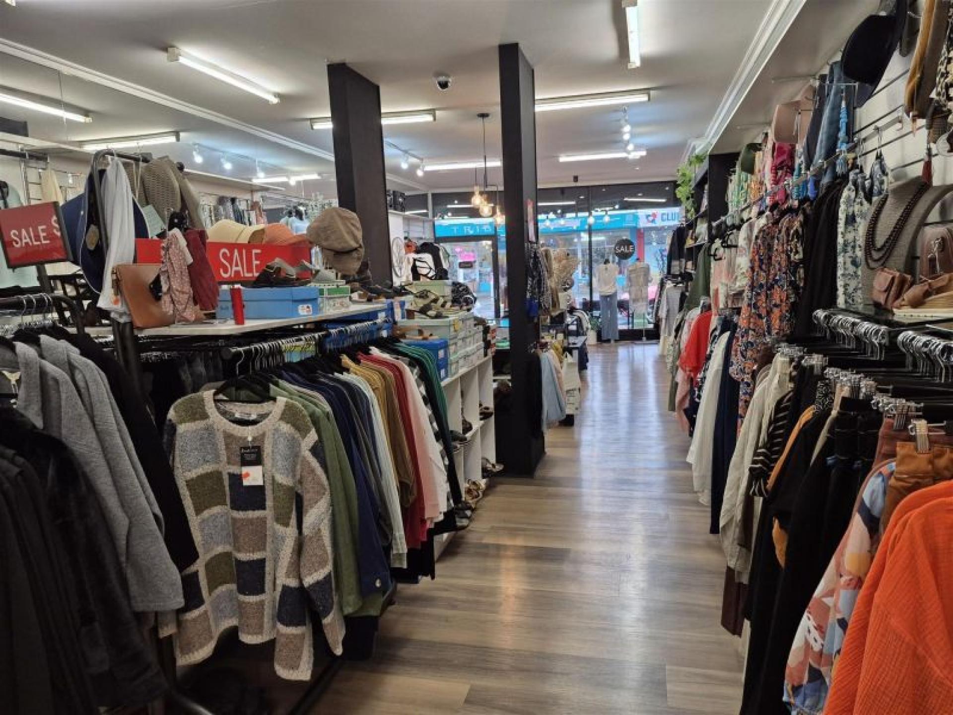 Stylish Fashion Boutique - 671389 1