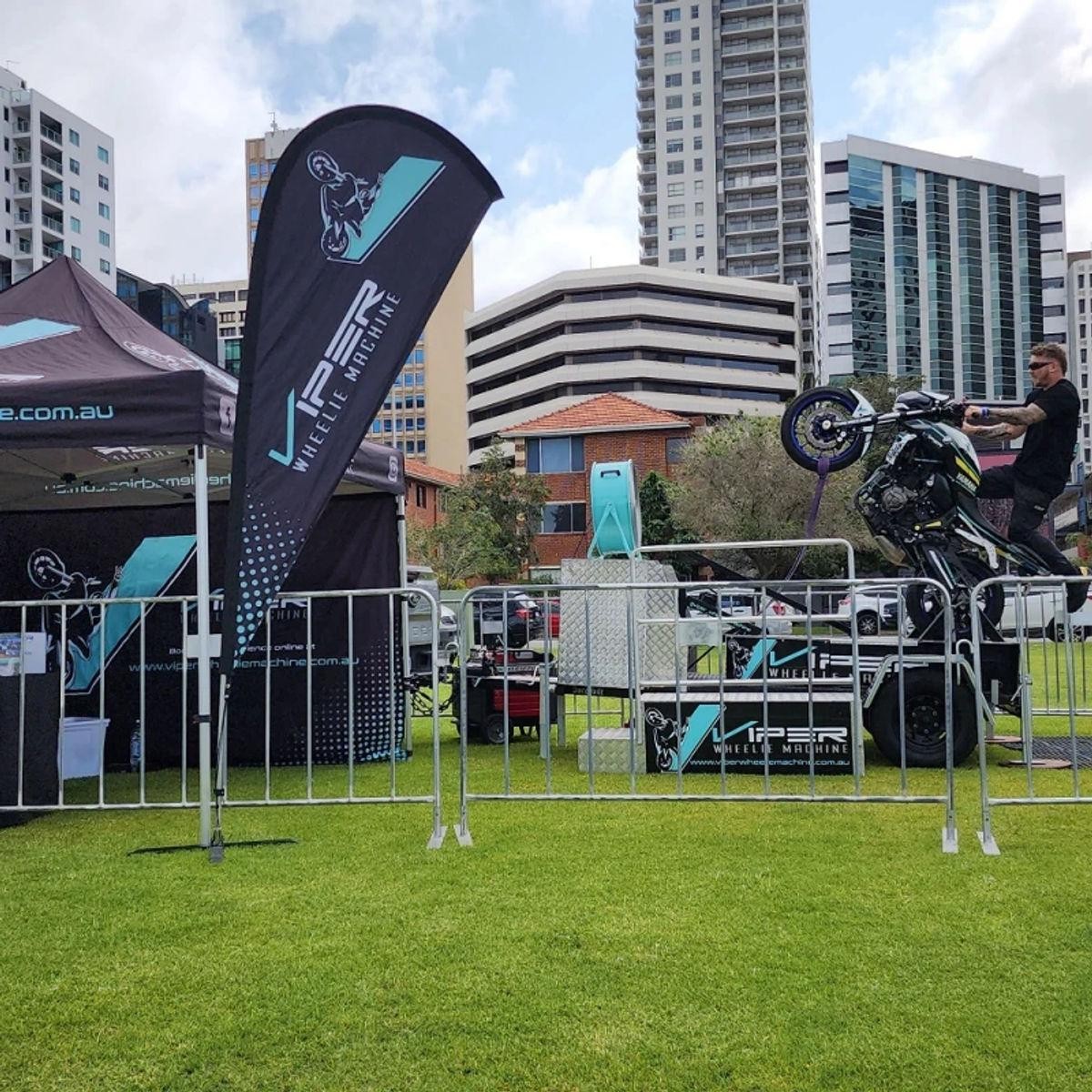 Motorcycle Wheelie School Business 680651 2