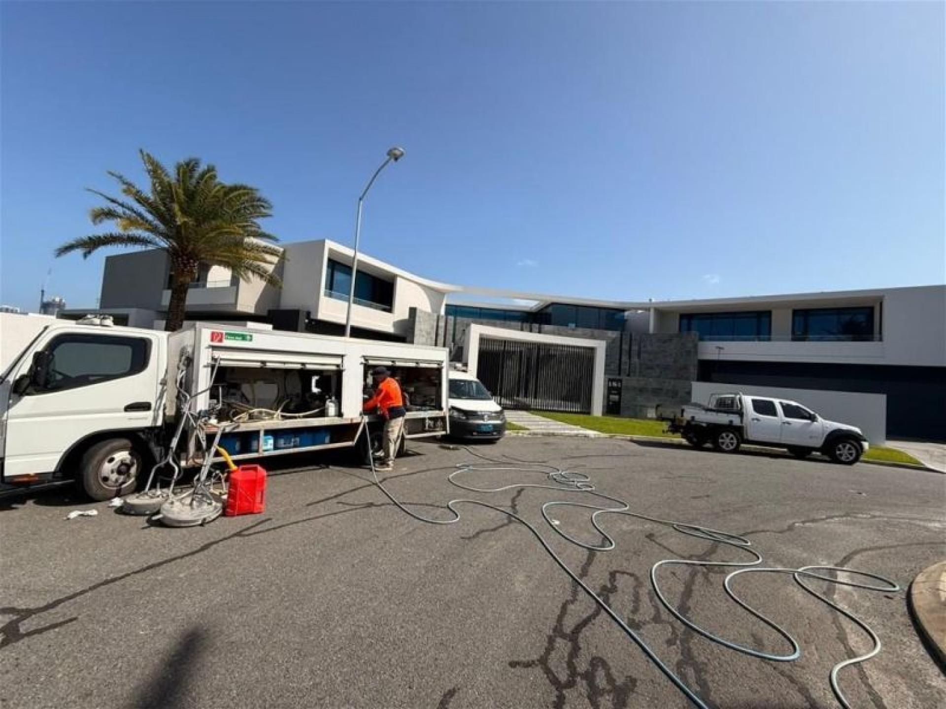 Pressure Cleaning And Gutter 682825 1