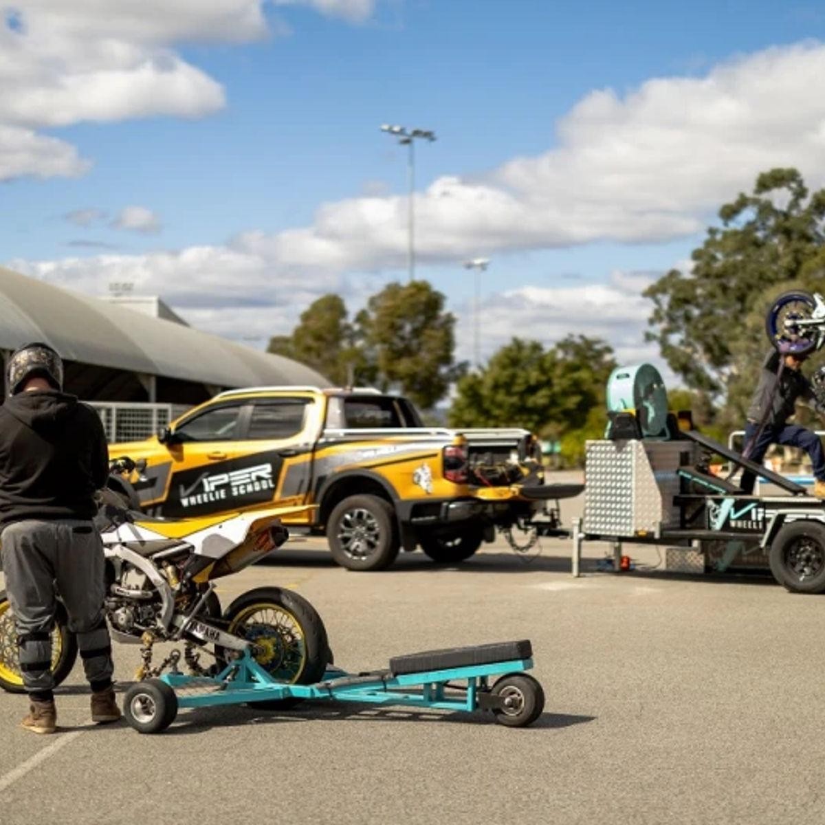 Motorcycle Wheelie School Business 680651 3