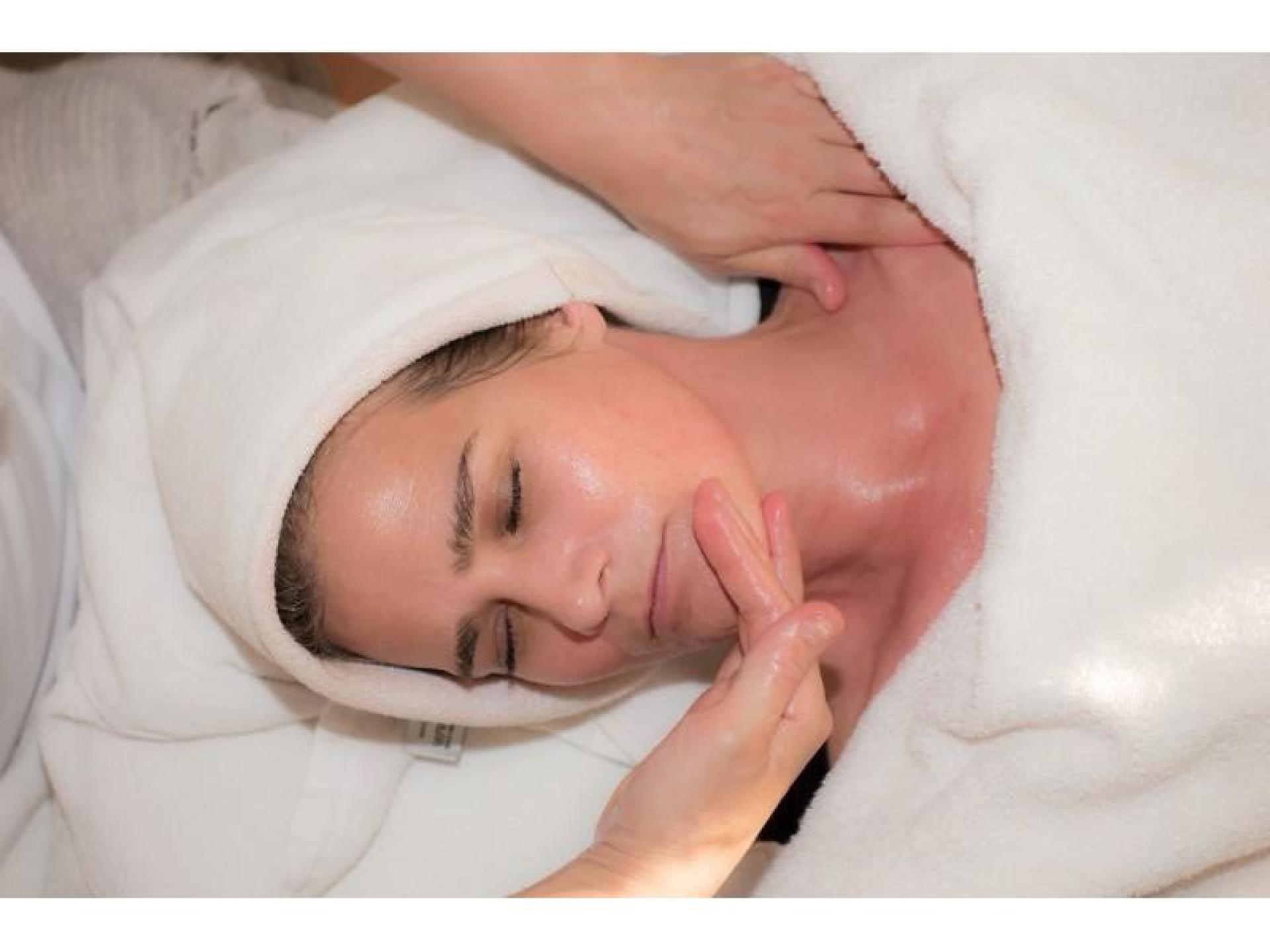Established Cosmetic Clinic With 683921 1