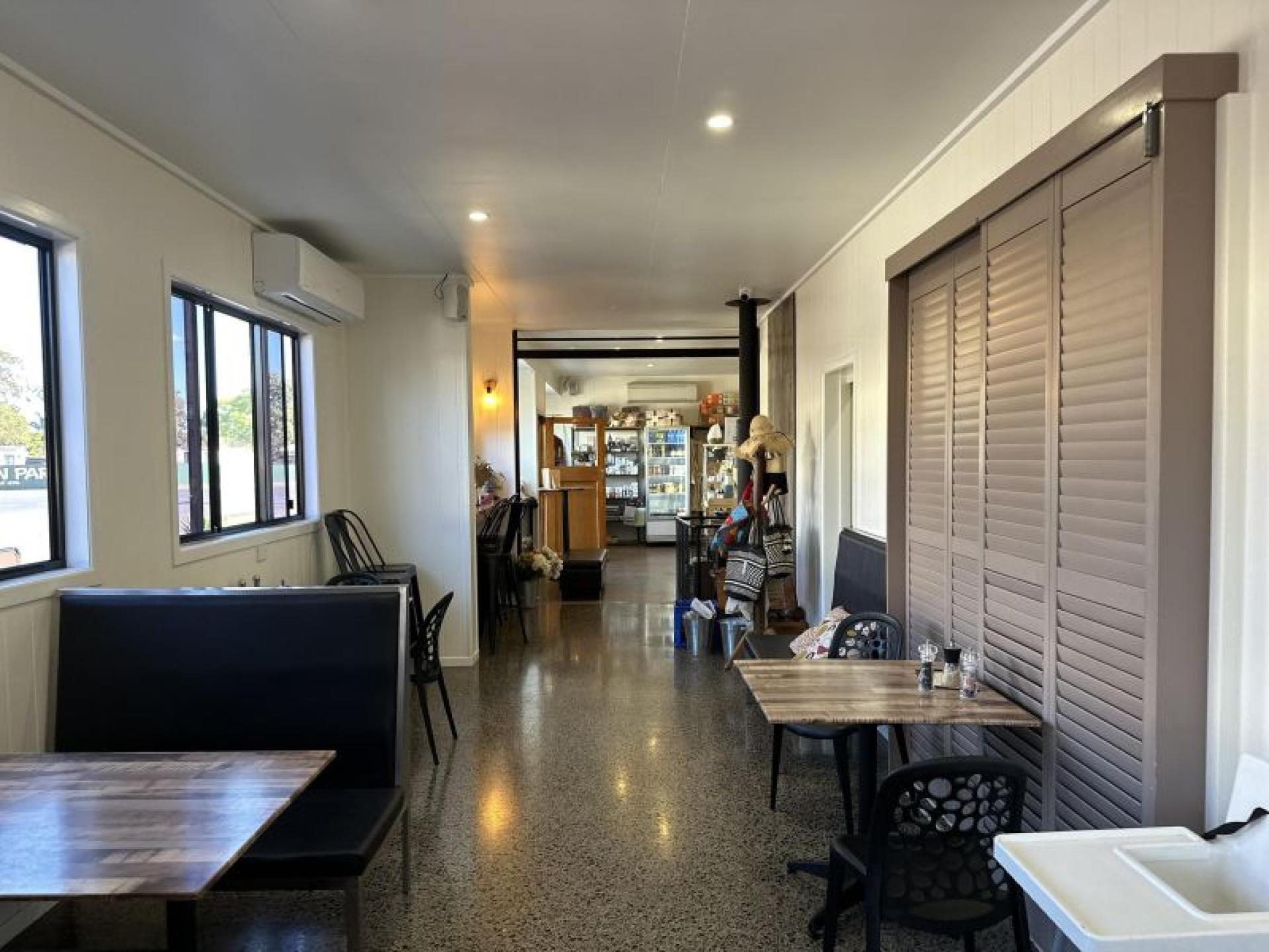 Iconic Western Qld Hotel/motel/caravan 681061 3