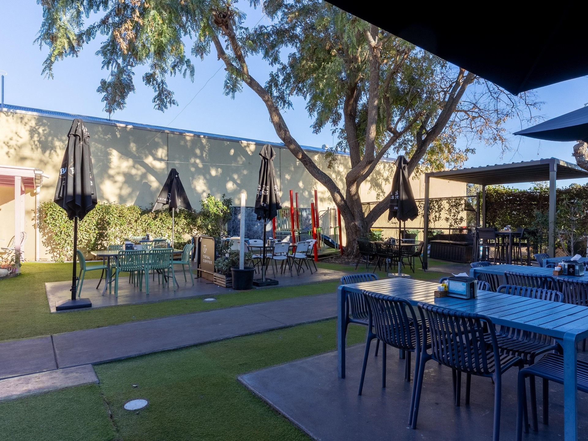 The Bottlebrush Cafe 686905 1