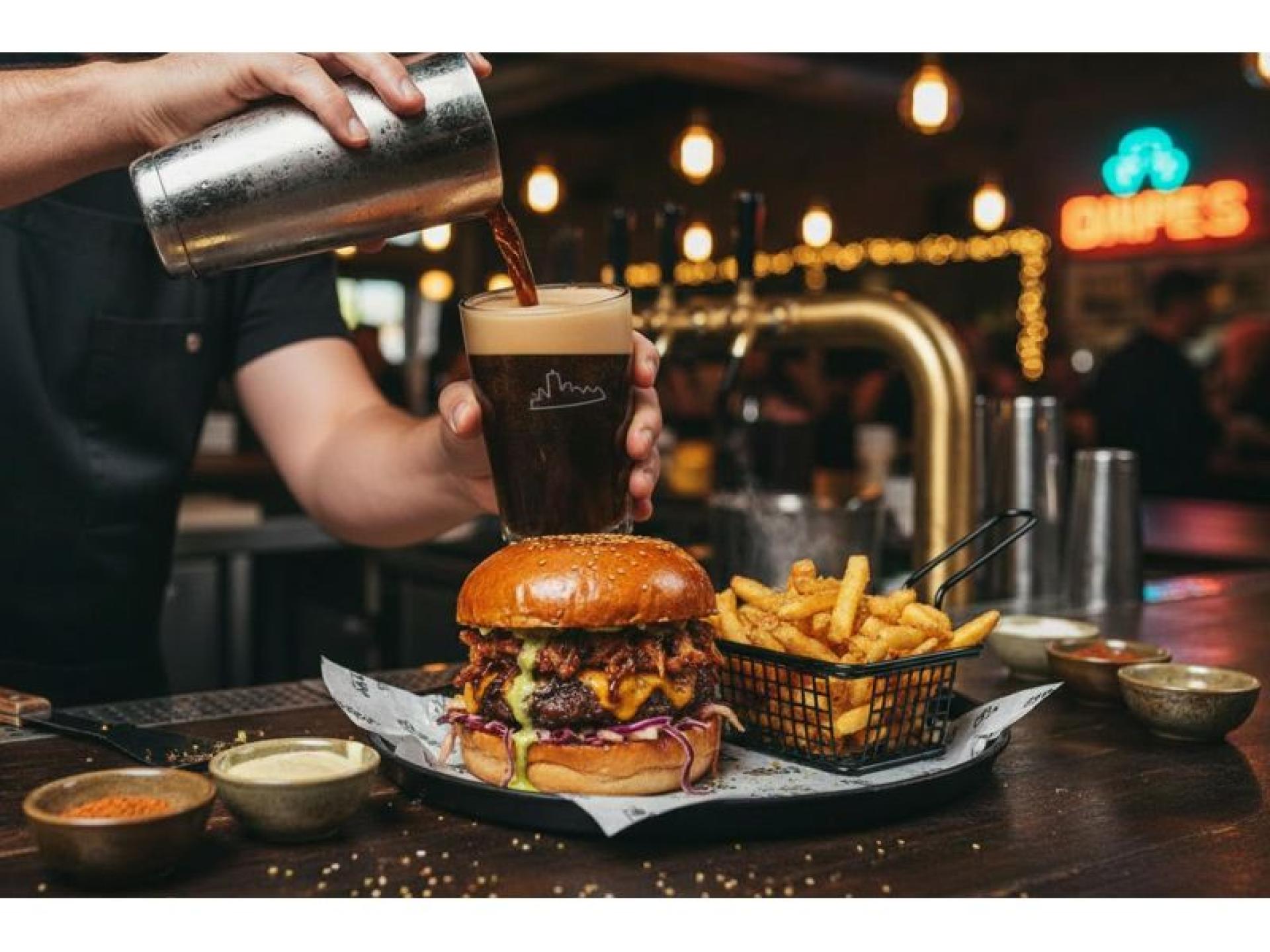 Iconic Licensed Eatery – 658388 1