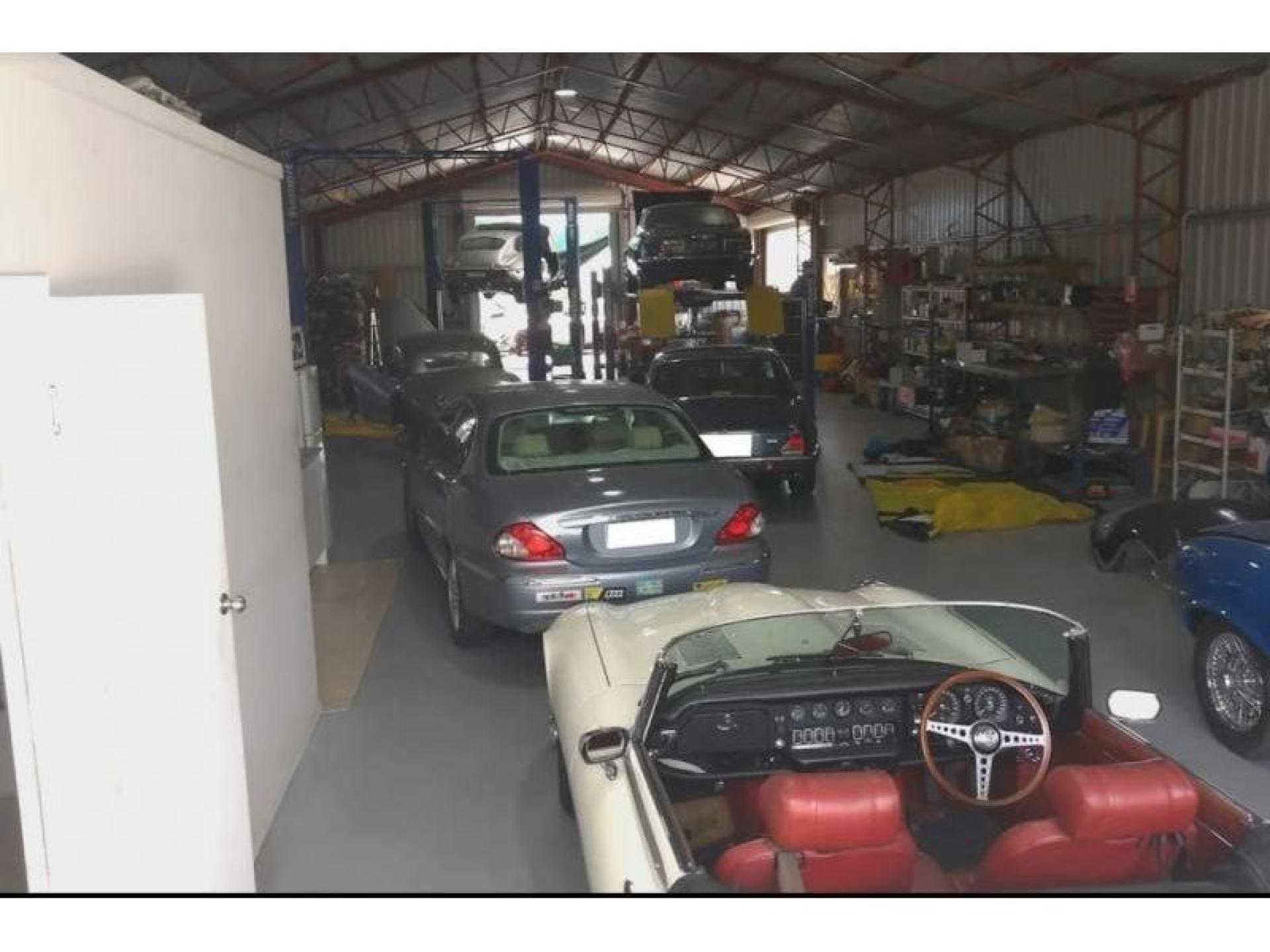 Specialist Mechanical Workshop & 679686 3